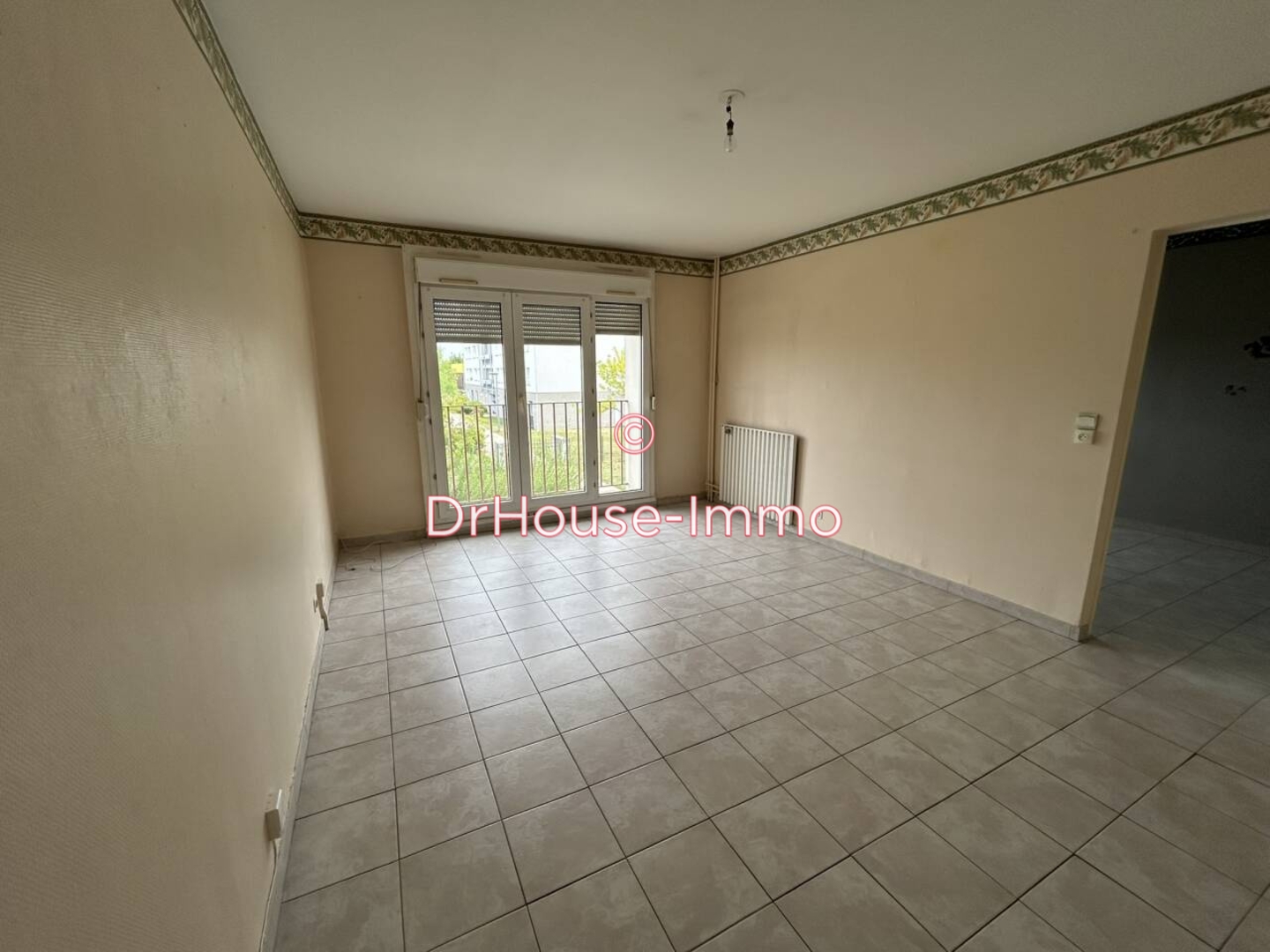 Appartement 2 pièces de 54 m² - La Chapelle-Saint-Luc (10600)