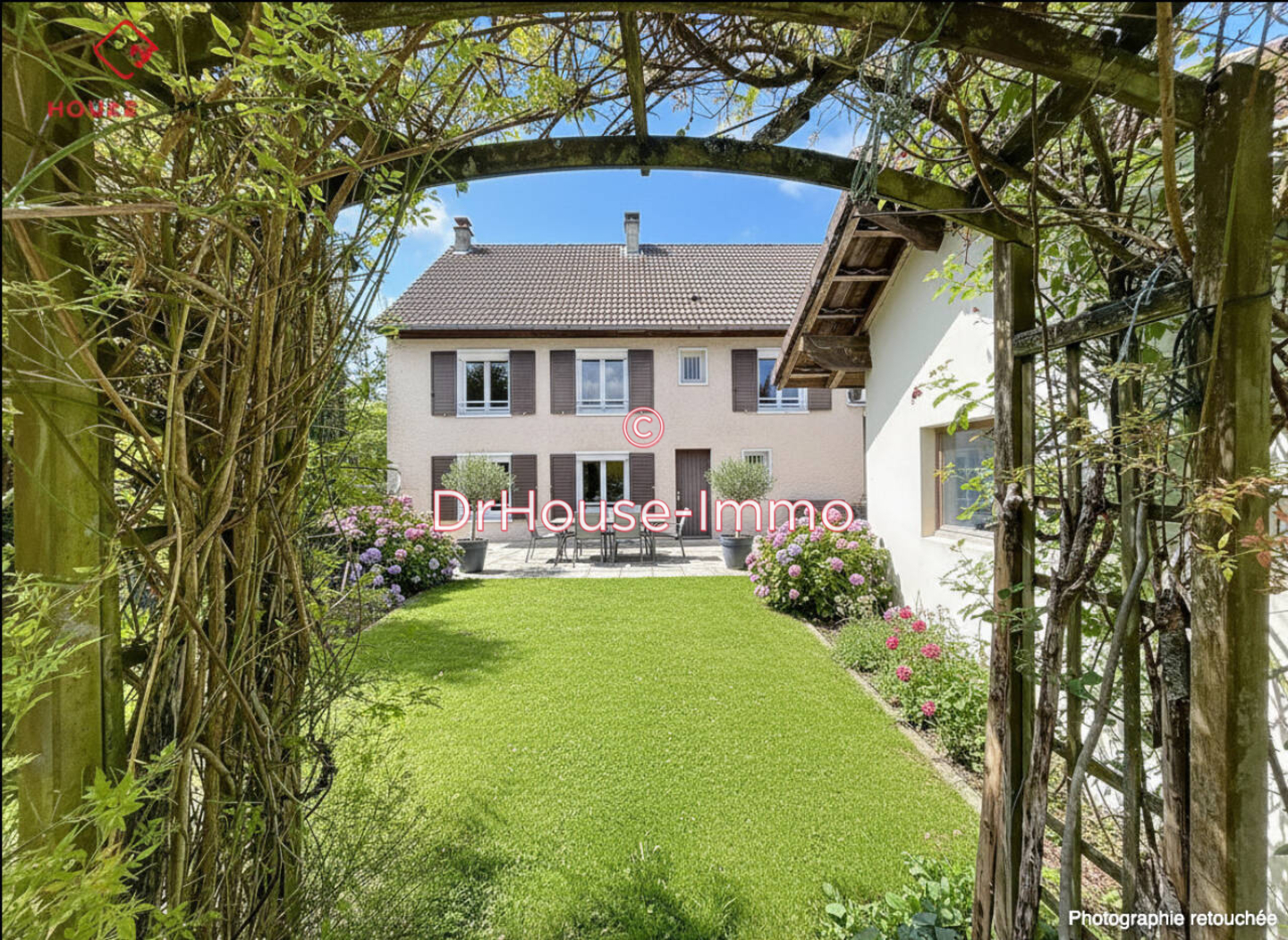 Maison 8 pièces de 120 m² - Clairvaux-les-Lacs (39130)