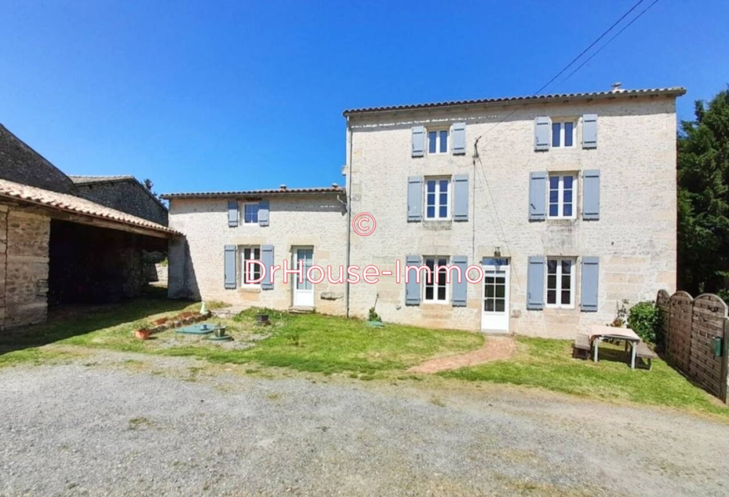 Maison 8 pièces de 190 m² - Coulonges-sur-l'Autize (79160)