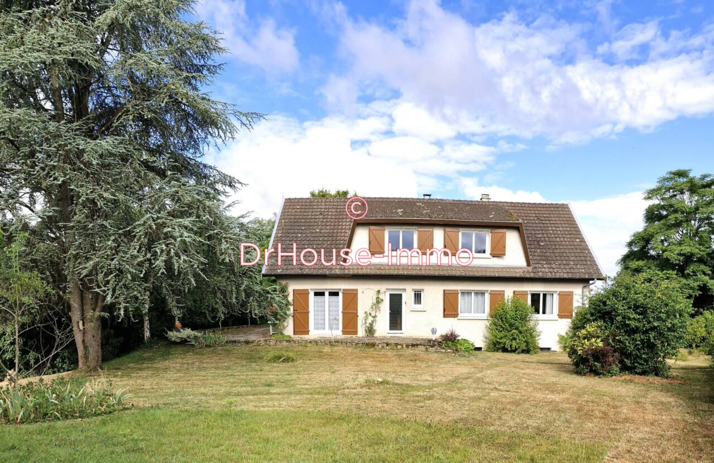 Maison 9 pièces de 222 m² - Saint-Chef (38890)