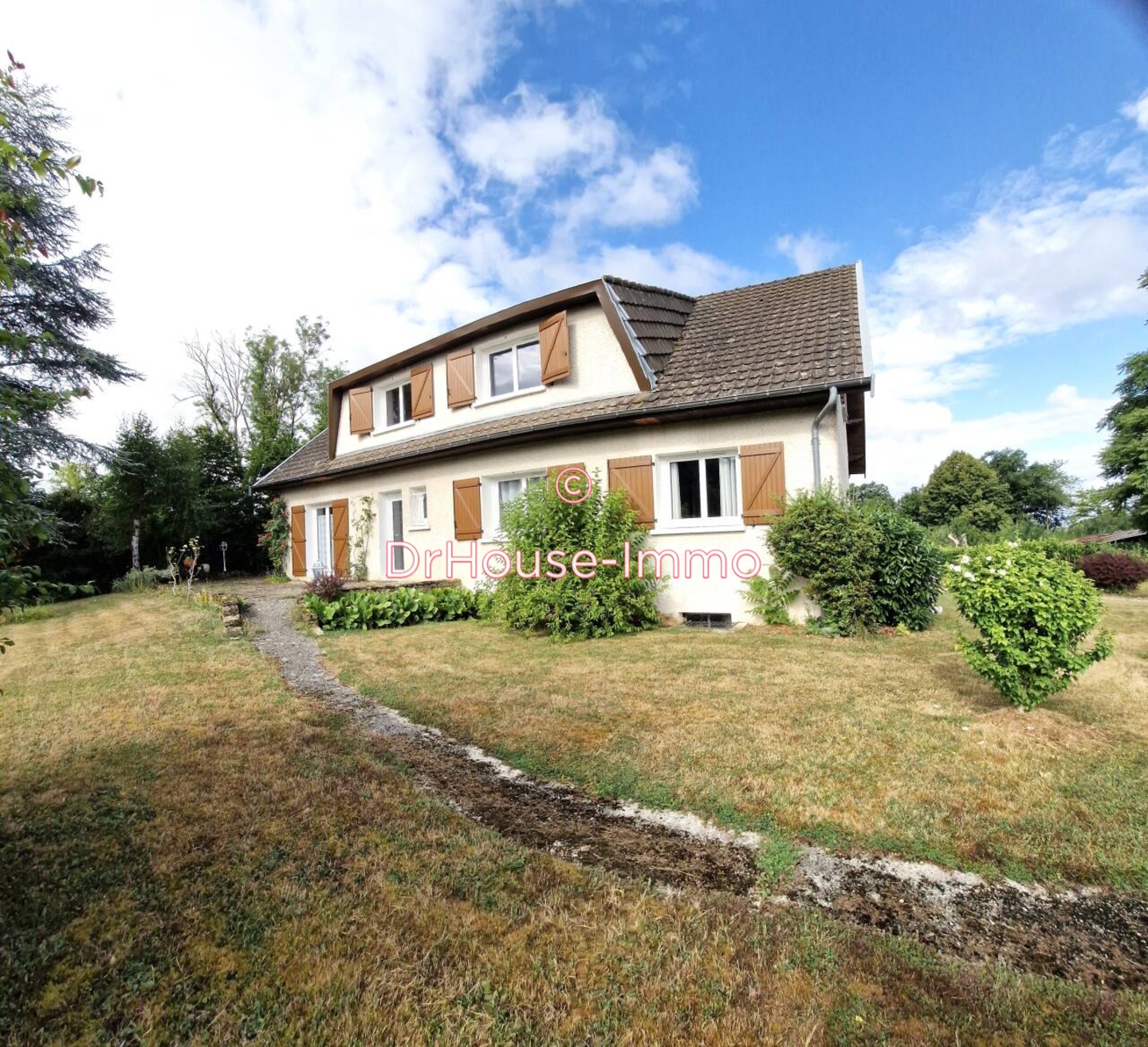 Maison 9 pièces de 222 m² - Saint-Chef (38890)