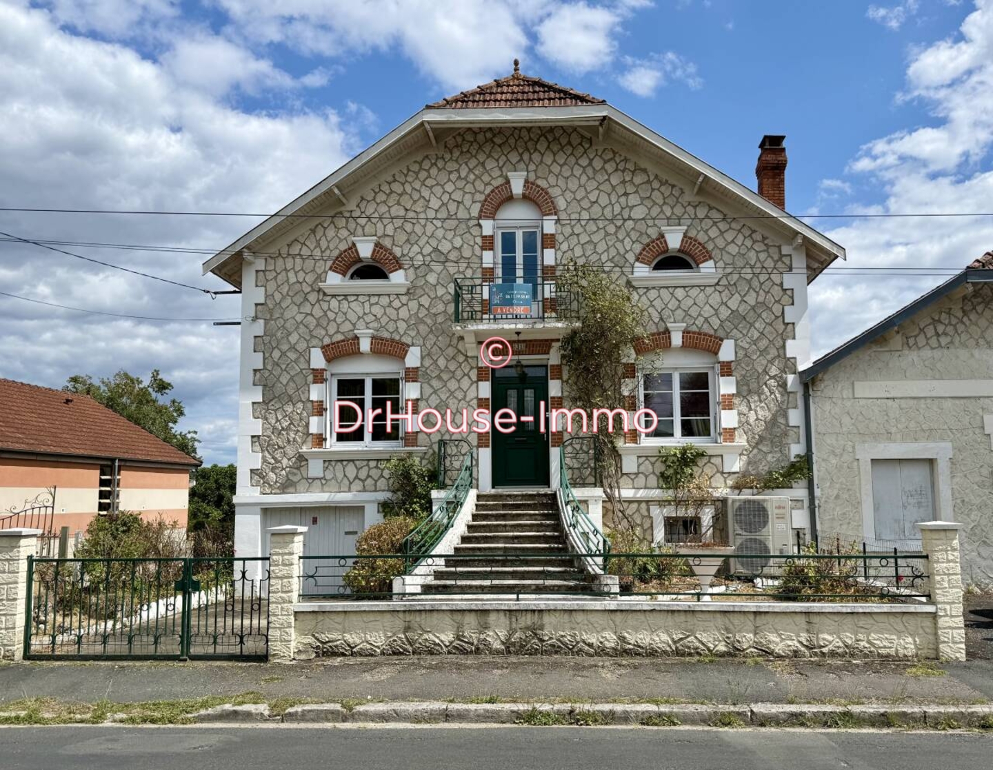 Maison 6 pièces de 150 m² - Saint-Astier (24110)