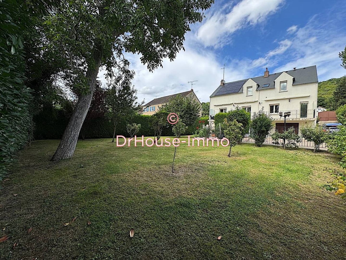 Maison 7 pièces de 213 m² - Vaux-sur-Seine (78740)