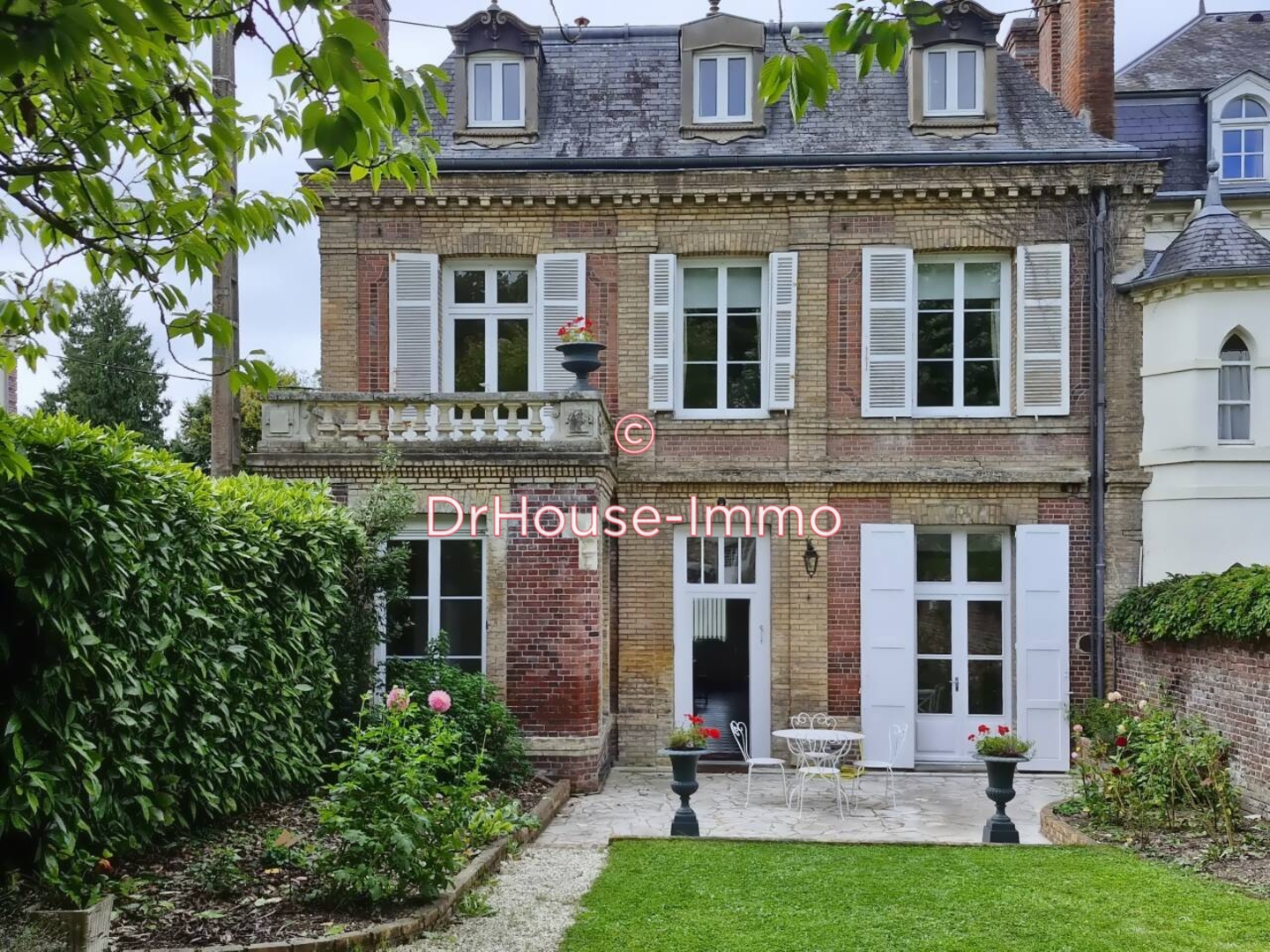 Maison 11 pièces de 273 m² - Lisieux (14100)