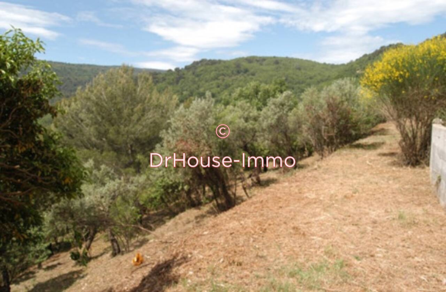 Terrain de 1 502 m² - Bargemon (83830)