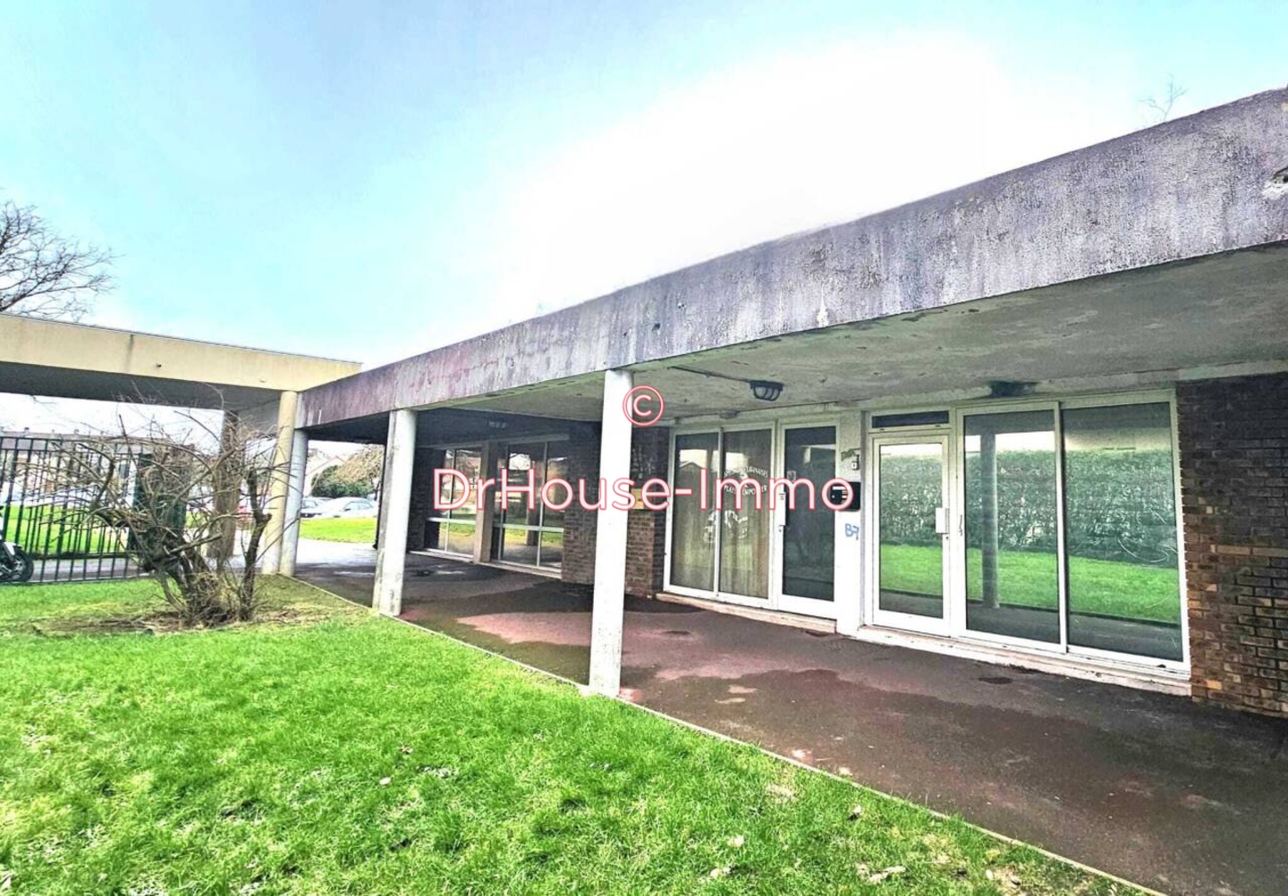 Commerce 1 pièce de 47 m² - Maurepas (78310)