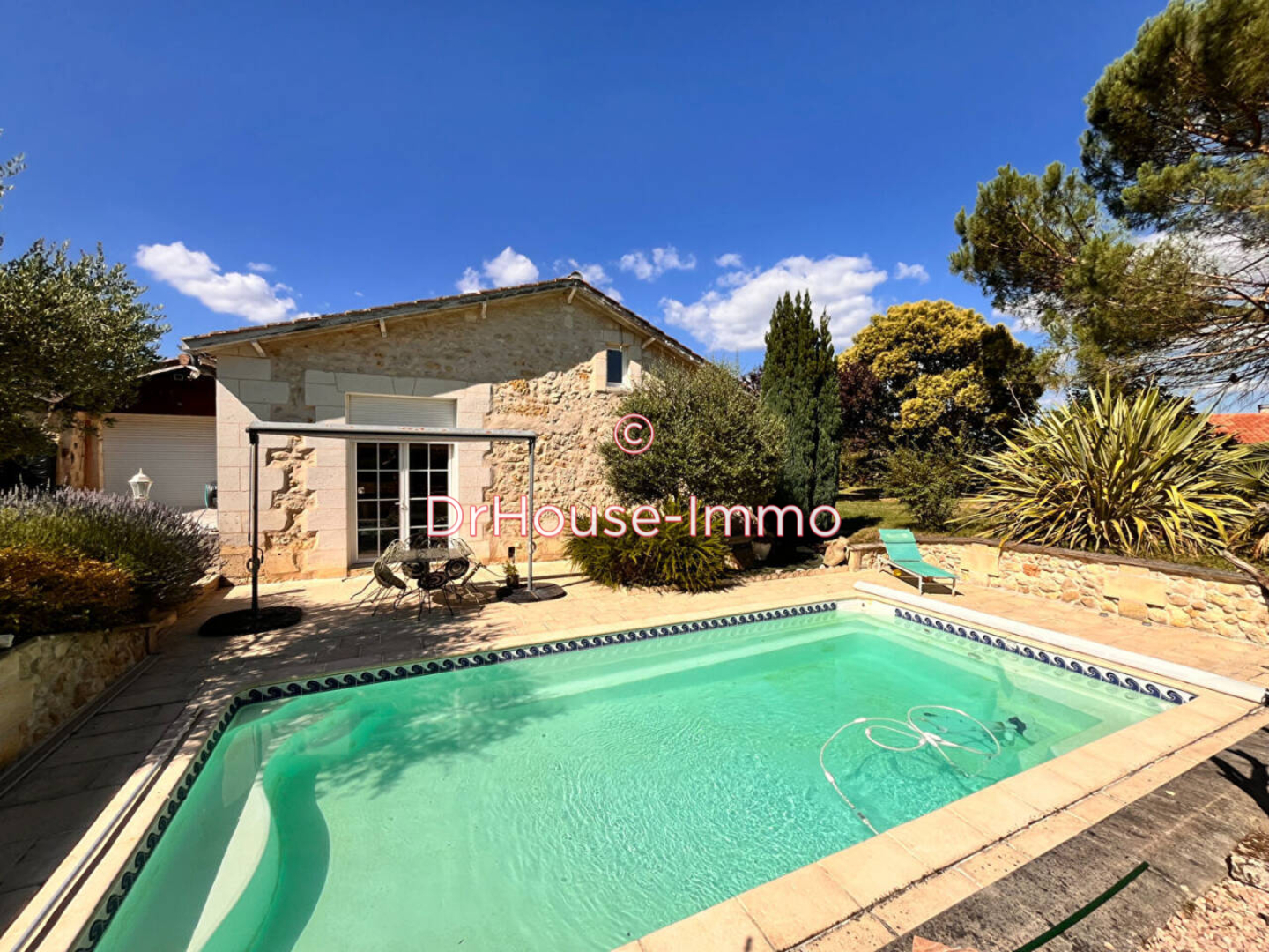 Maison 7 pièces de 245 m² - Saint-Loubès (33450)