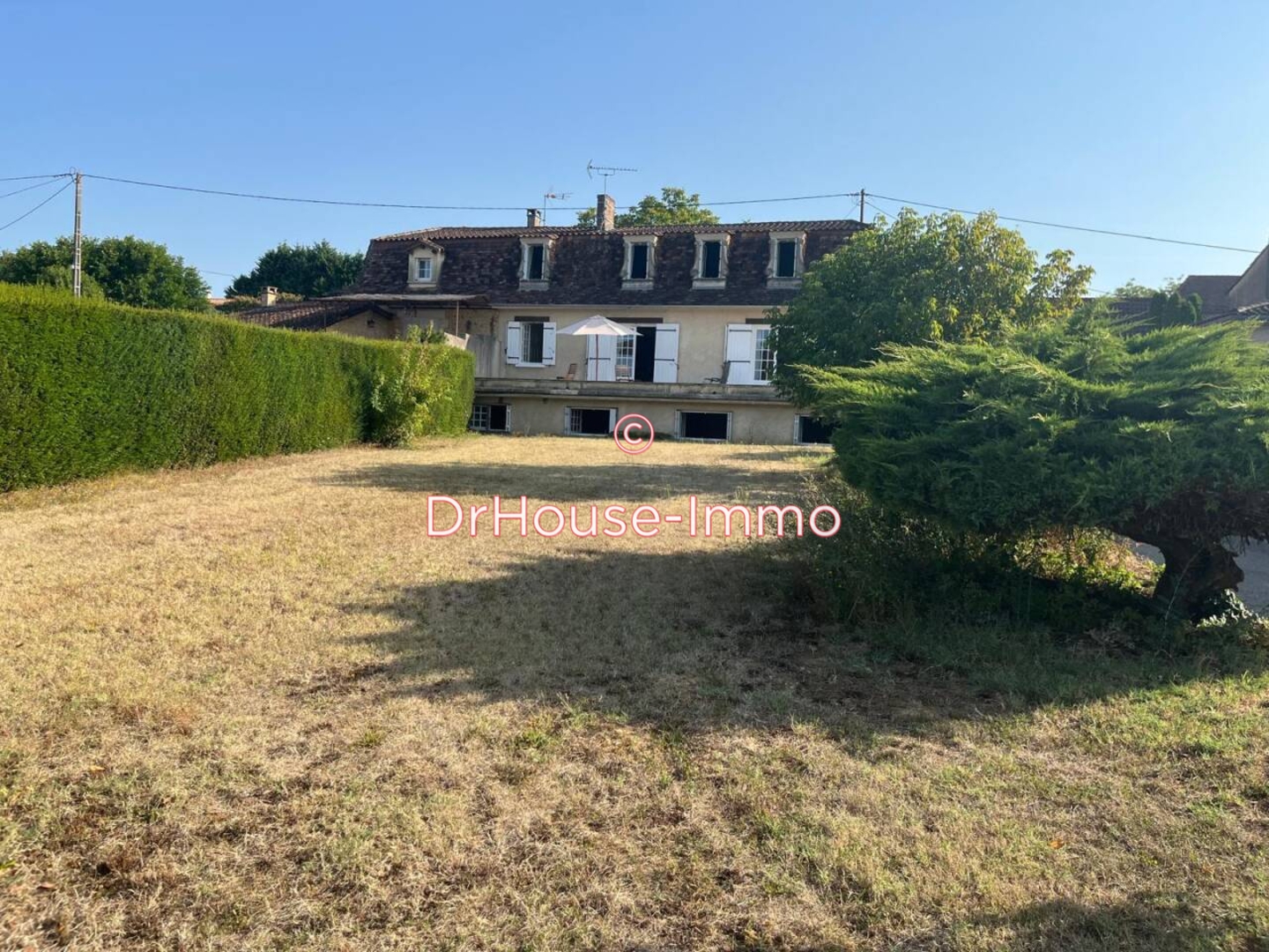 Maison 9 pièces de 247 m² - Montagnac-la-Crempse (24140)