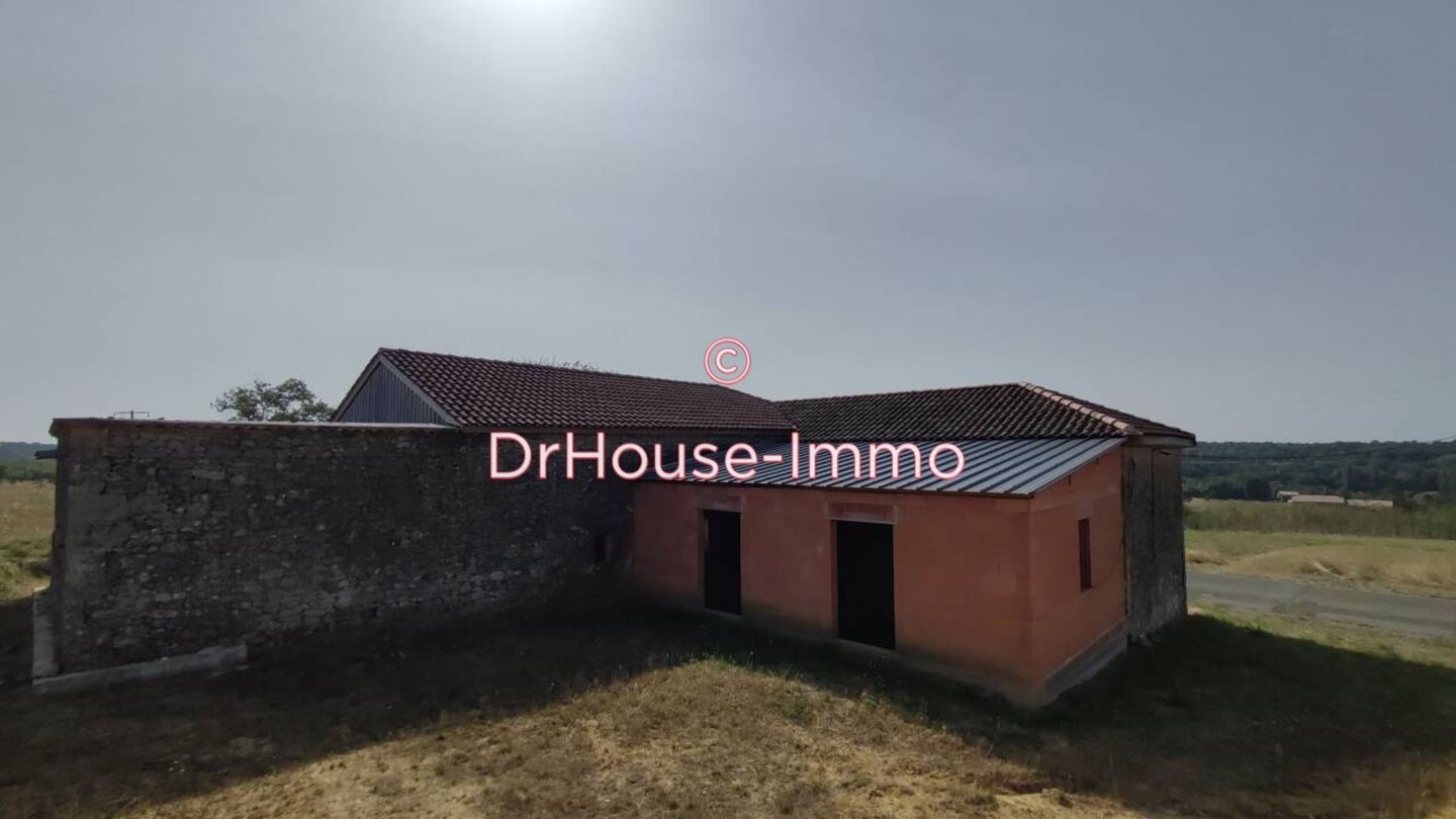 Maison 5 pièces de 260 m² - Fossès-et-Baleyssac (33190)