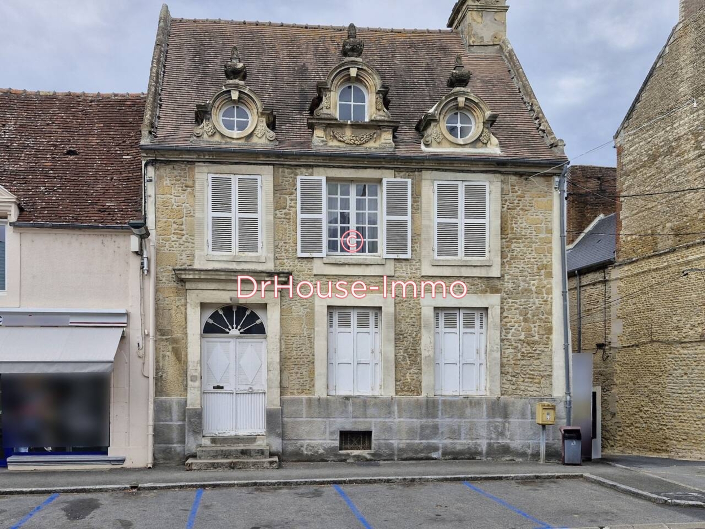 Maison 10 pièces de 208 m² - Saint-Pierre-sur-Dives (14170)