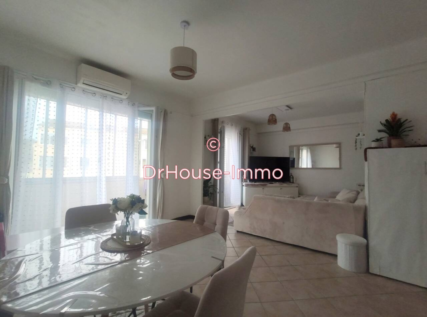 Appartement 5 pièces de 78 m² - Peyrolles-en-Provence (13860)