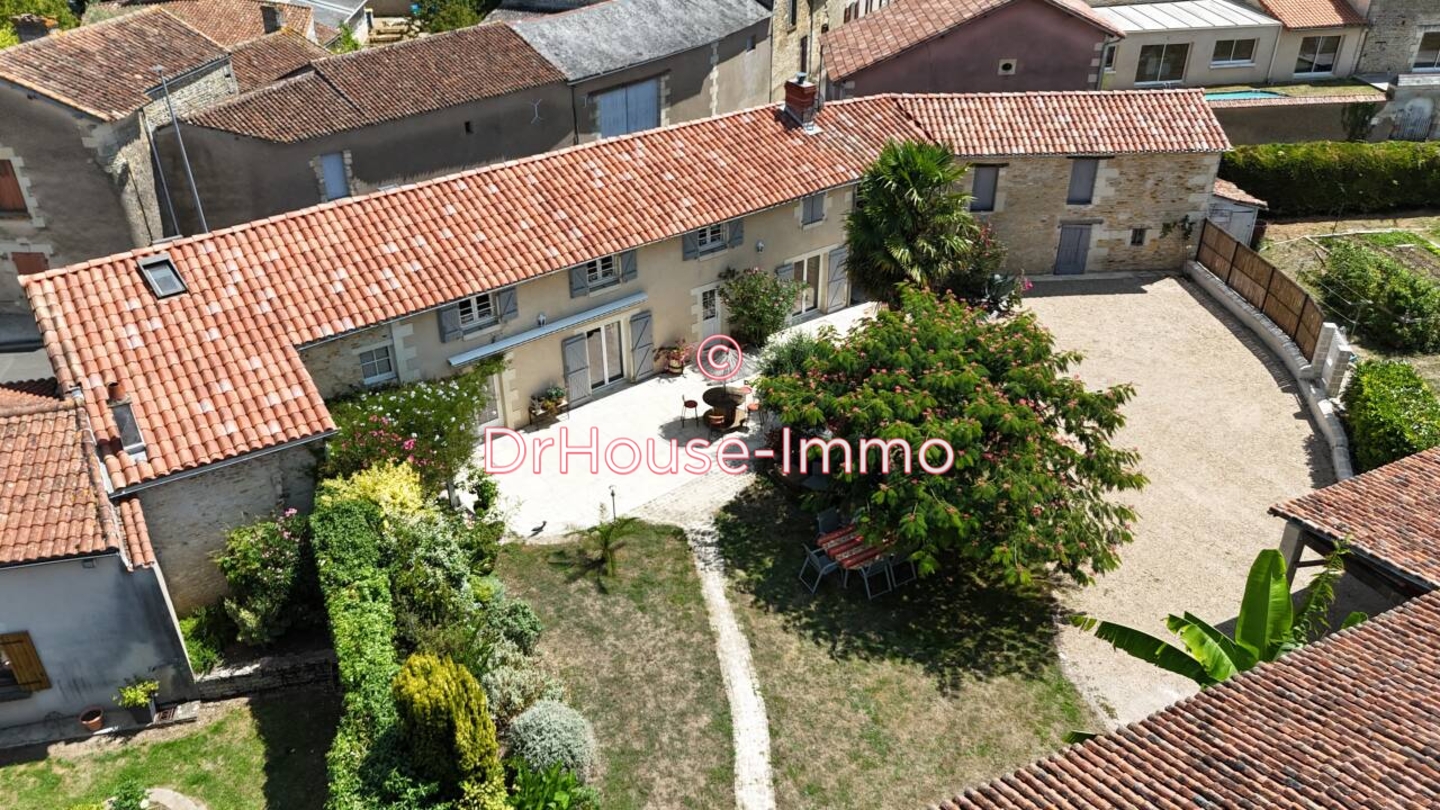 Maison 6 pièces de 169 m² - Angliers (86330)