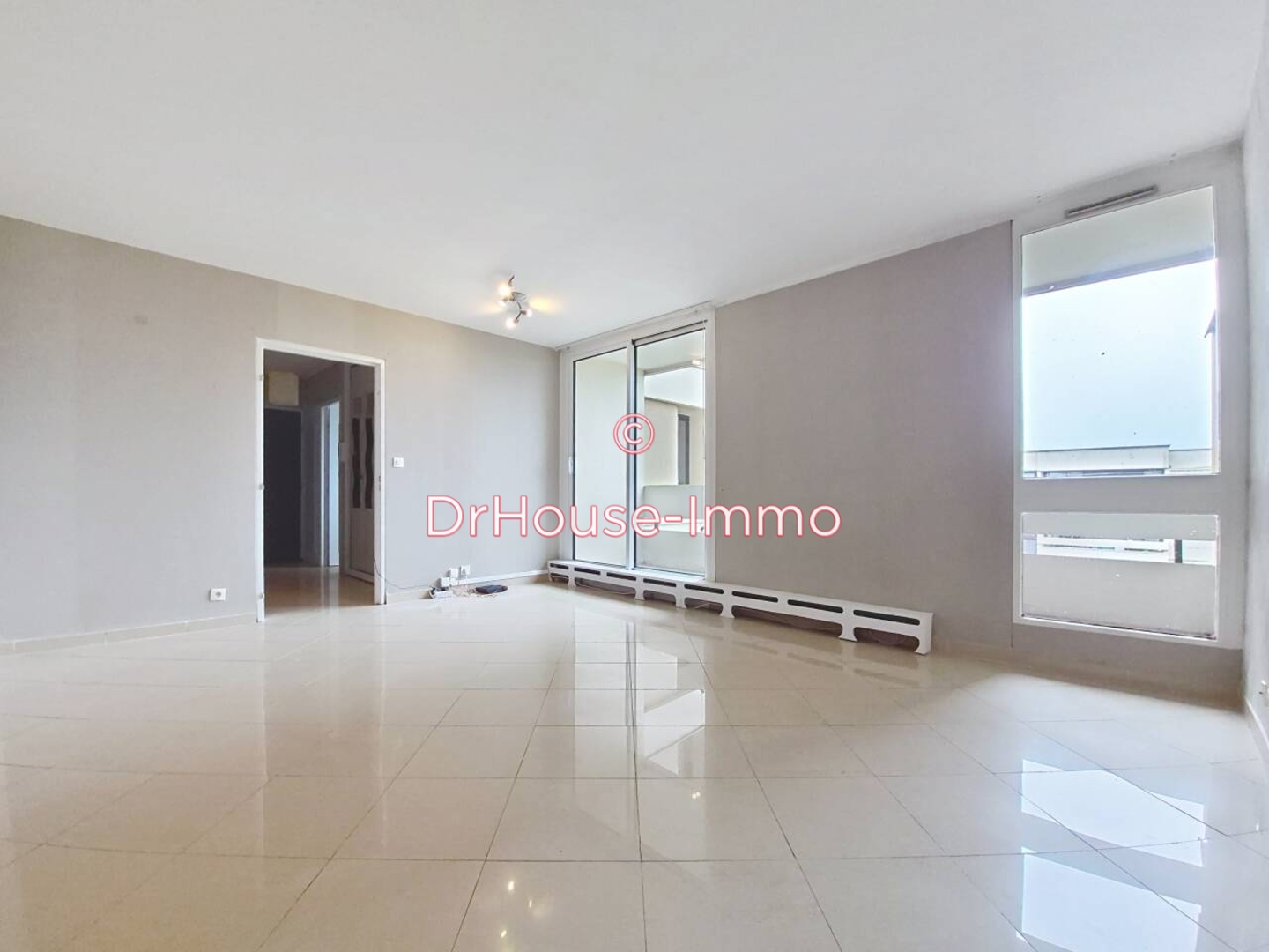 Appartement 3 pièces de 65 m² - Élancourt (78990)