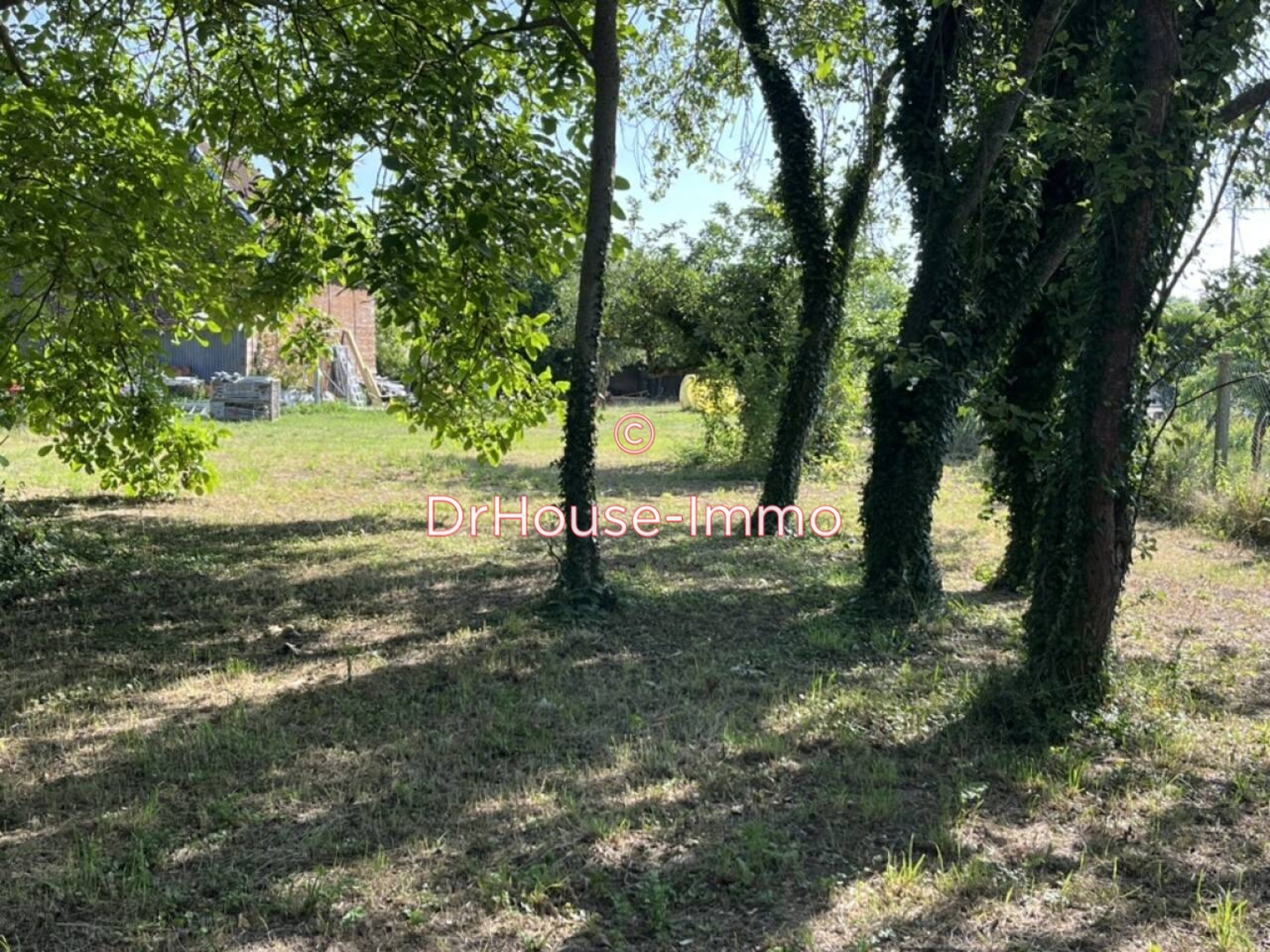 Terrain de 3 887 m² - Savières (10600)