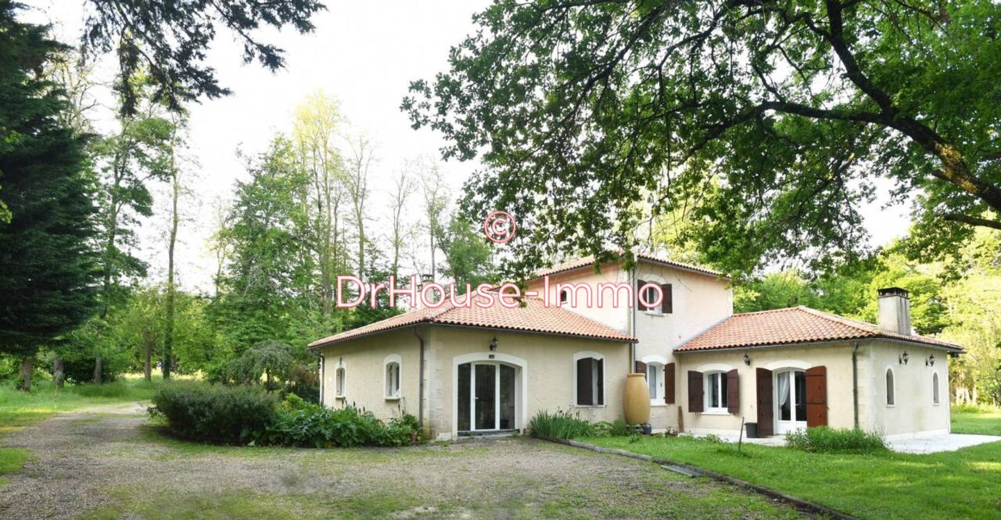 Maison 7 pièces de 200 m² - Vanxains (24600)