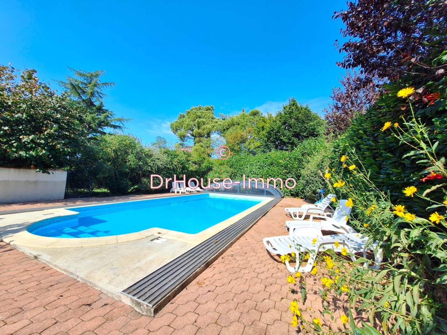 Maison 12 pièces de 278 m² - Velluire (85770)