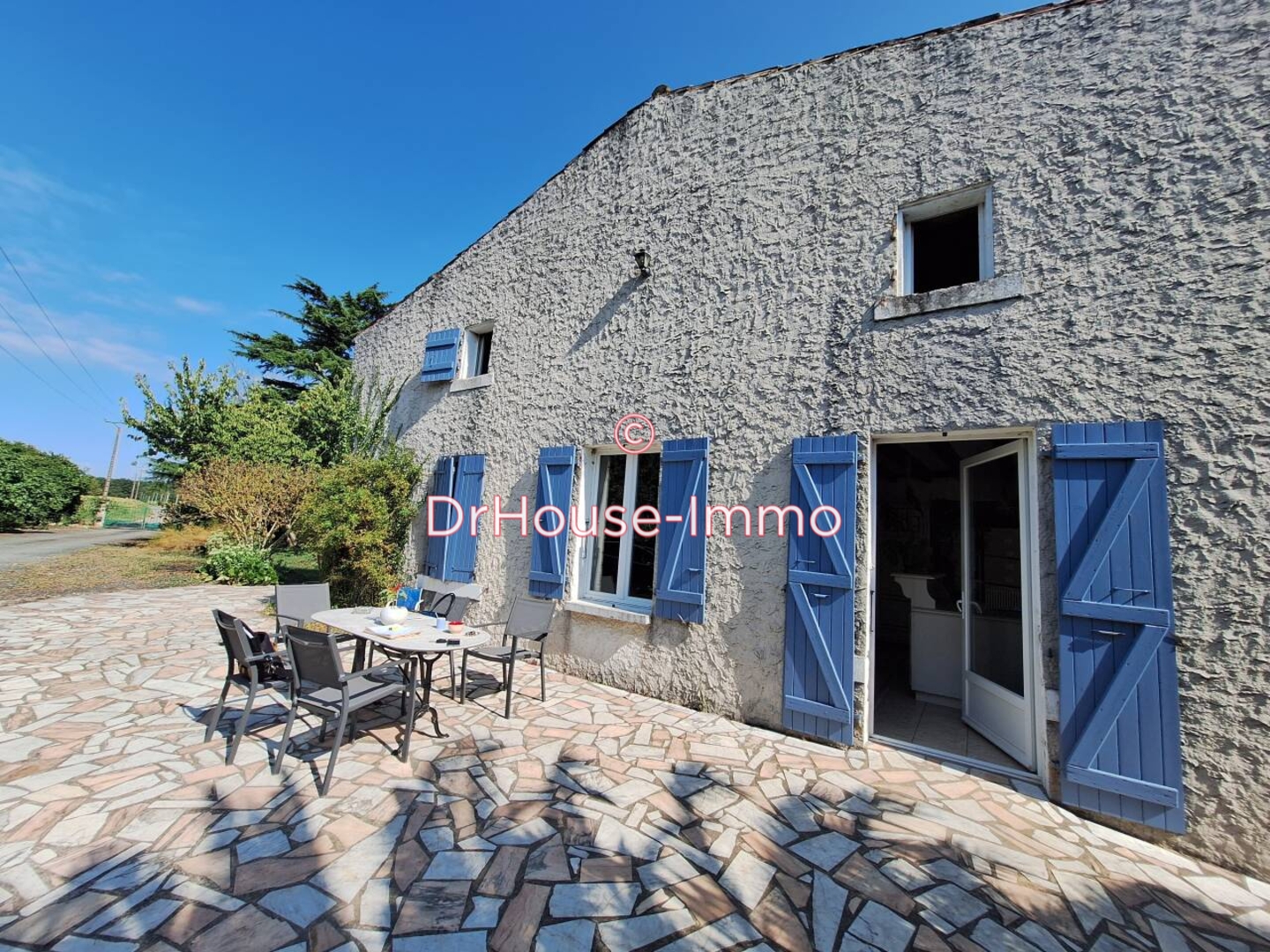 Maison 12 pièces de 278 m² - Velluire (85770)