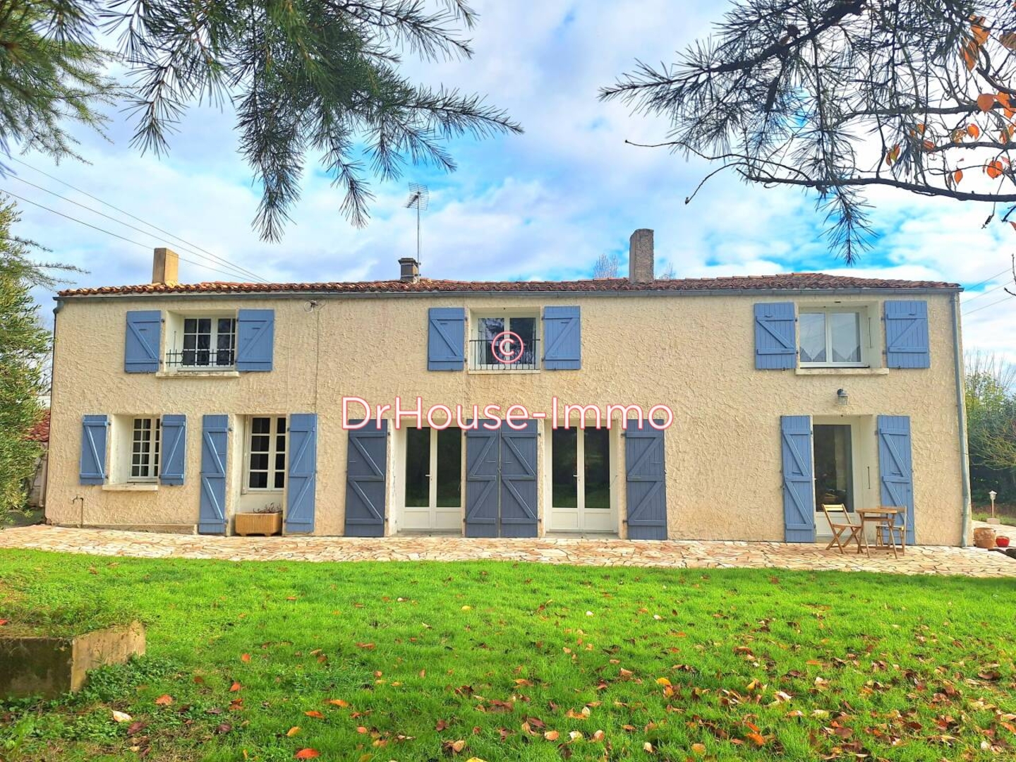 Maison 12 pièces de 278 m² - Velluire (85770)