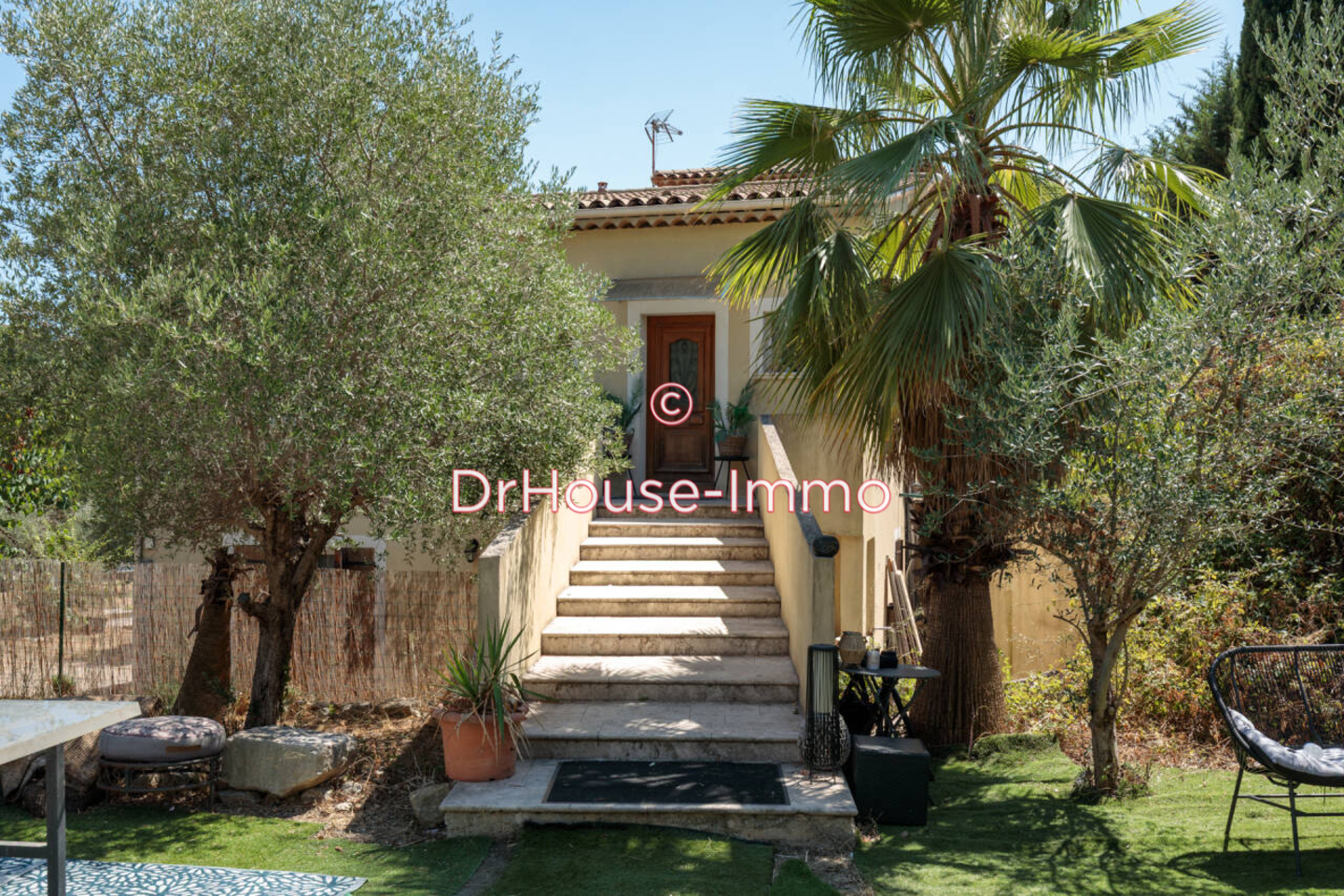 Maison 9 pièces de 146 m² - Grasse (06130)