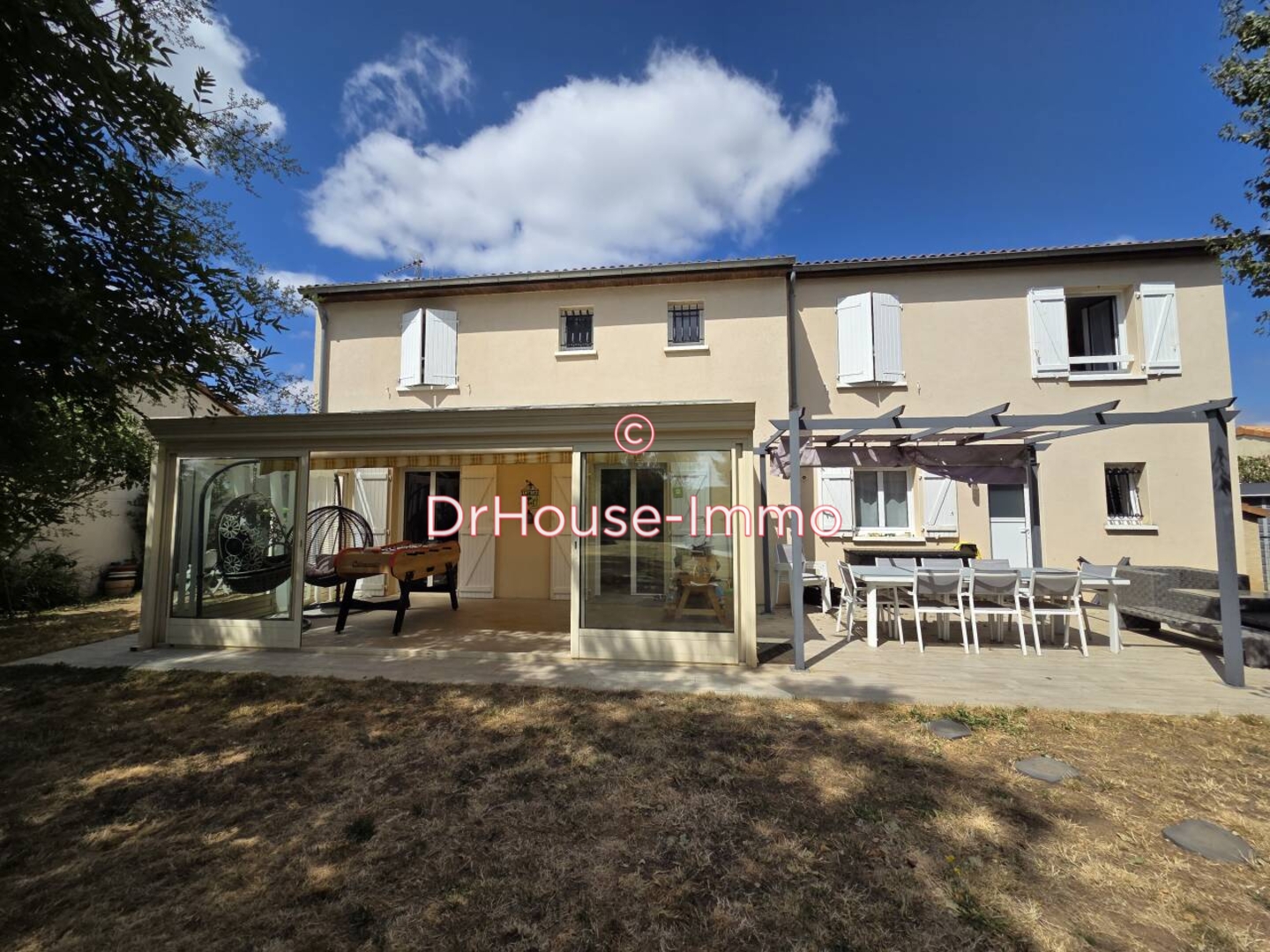Maison 11 pièces de 208 m² - Biard (86580)