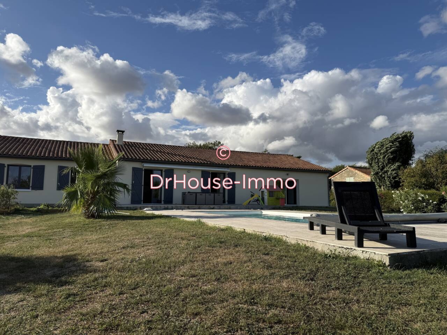 Maison 6 pièces de 170 m² - Champigny en rochereau (86170)