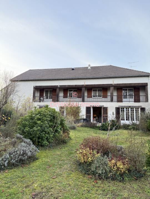 Maison 9 pièces de 269 m² - Issoudun (36100)