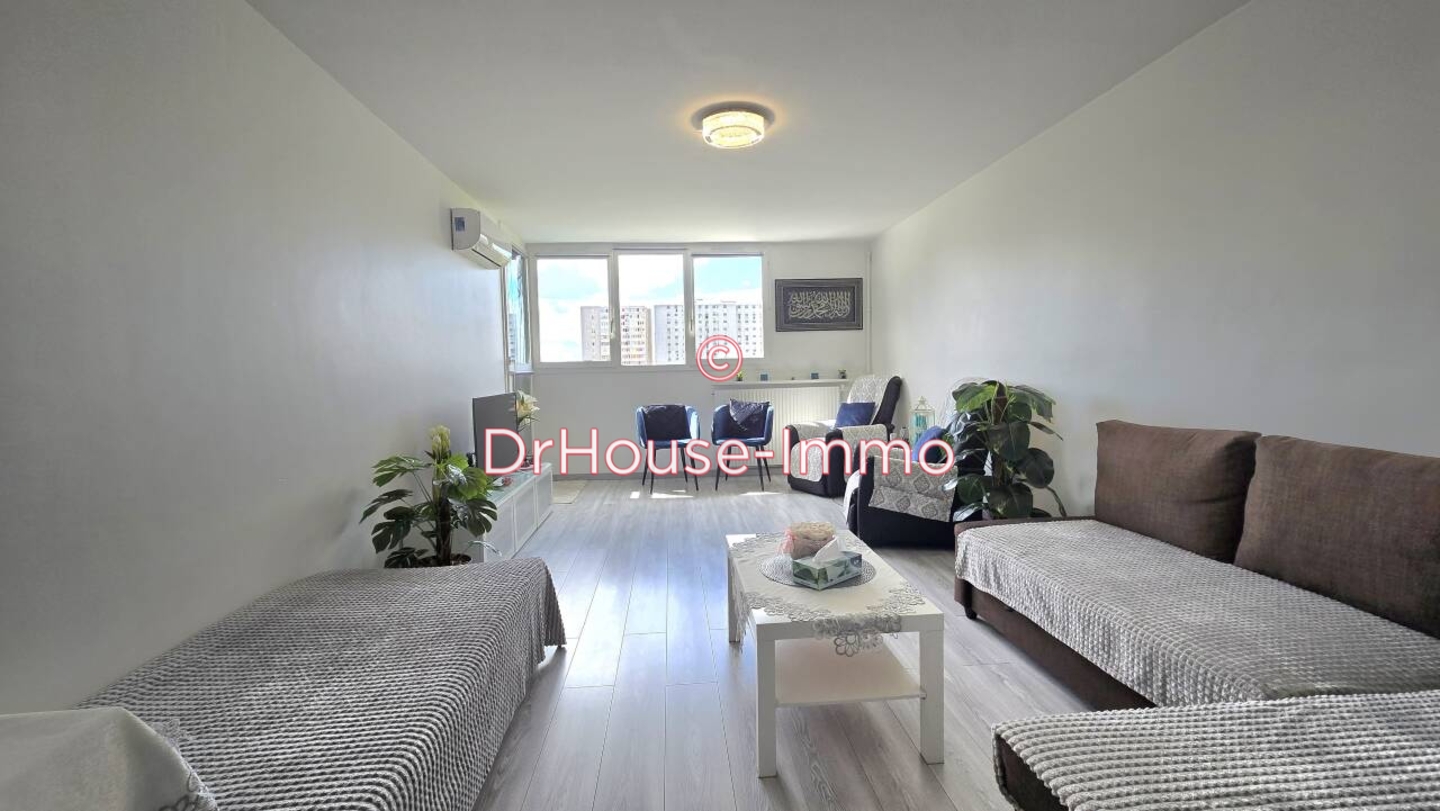 Appartement 3 pièces de 69 m² - Bobigny (93000)