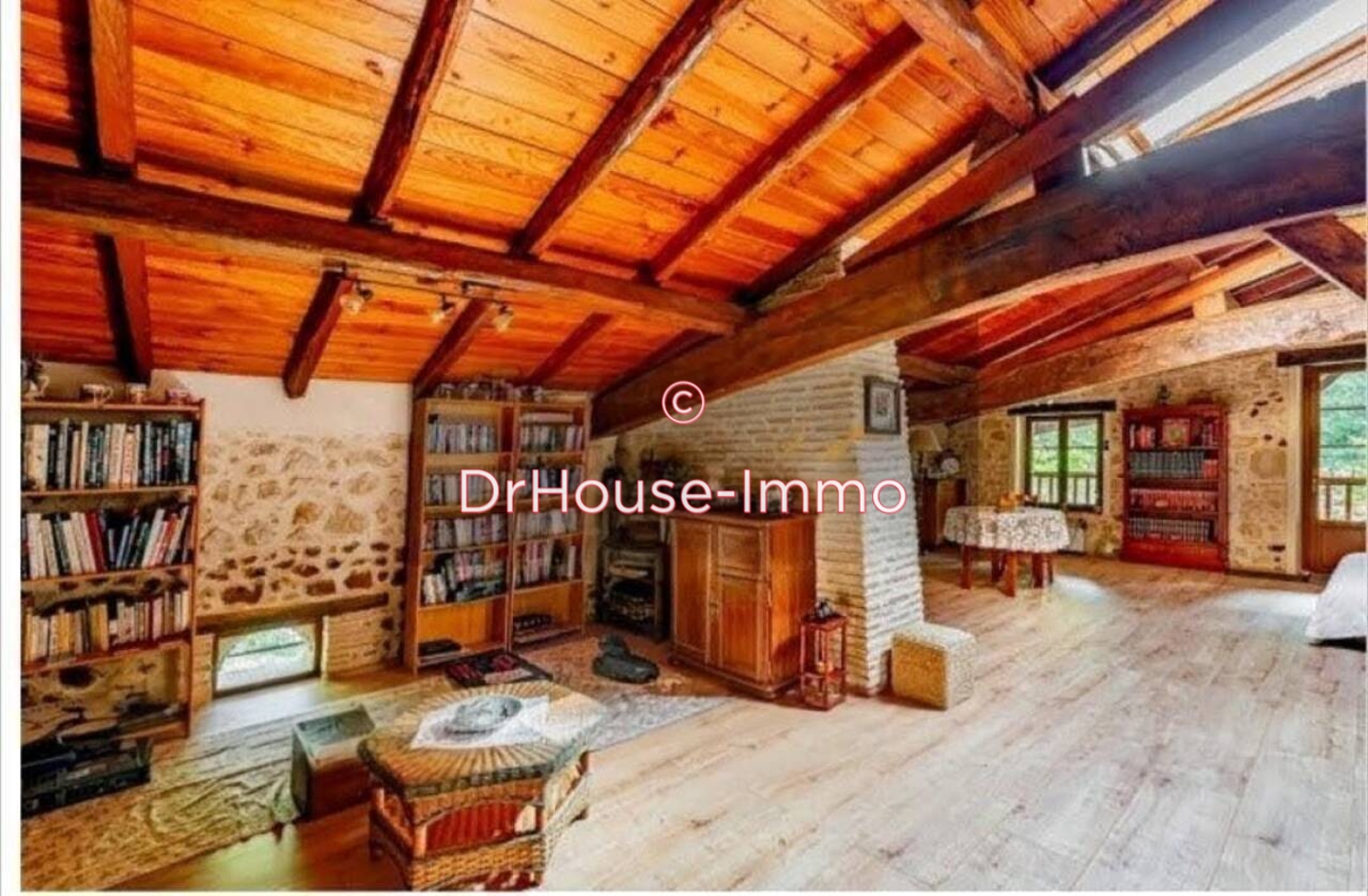 Maison 8 pièces de 235 m² - Lerm-et-Musset (33840)