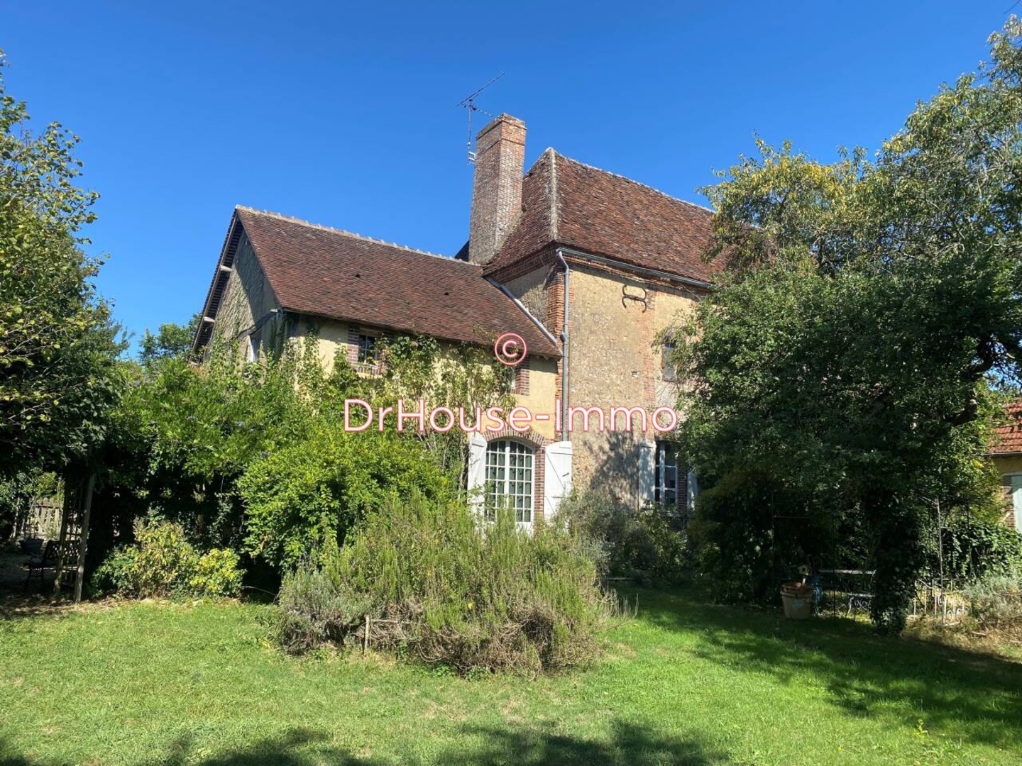 Maison 10 pièces de 284 m² - Villiers-Saint-Benoît (89130)