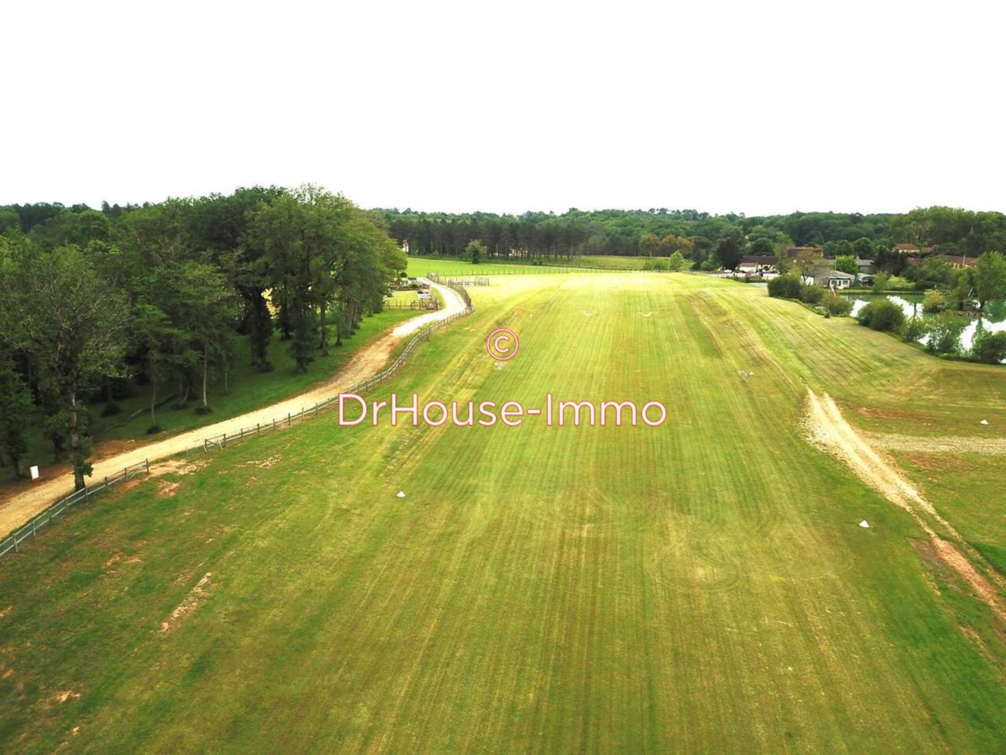 Terrain de 2 786 m² - Pressignac-Vicq (24150)