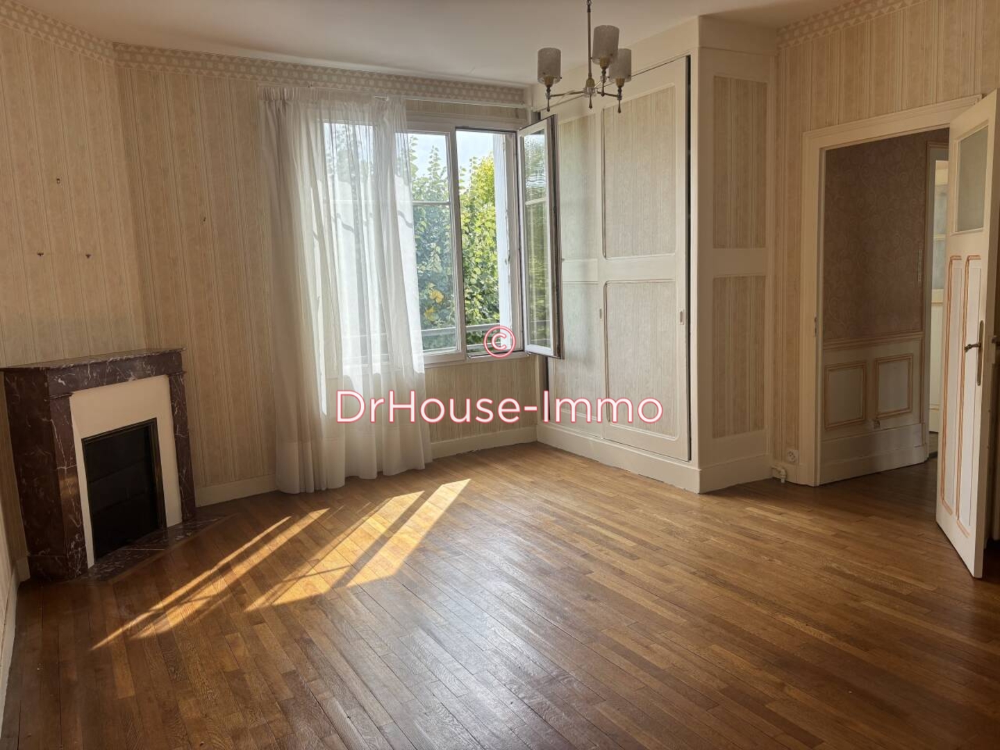 Maison 6 pièces de 140 m² - Chambray-lès-Tours (37170)