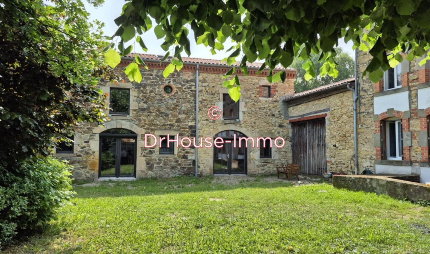 Maison 8 pièces de 373 m² - Issoire (63500)