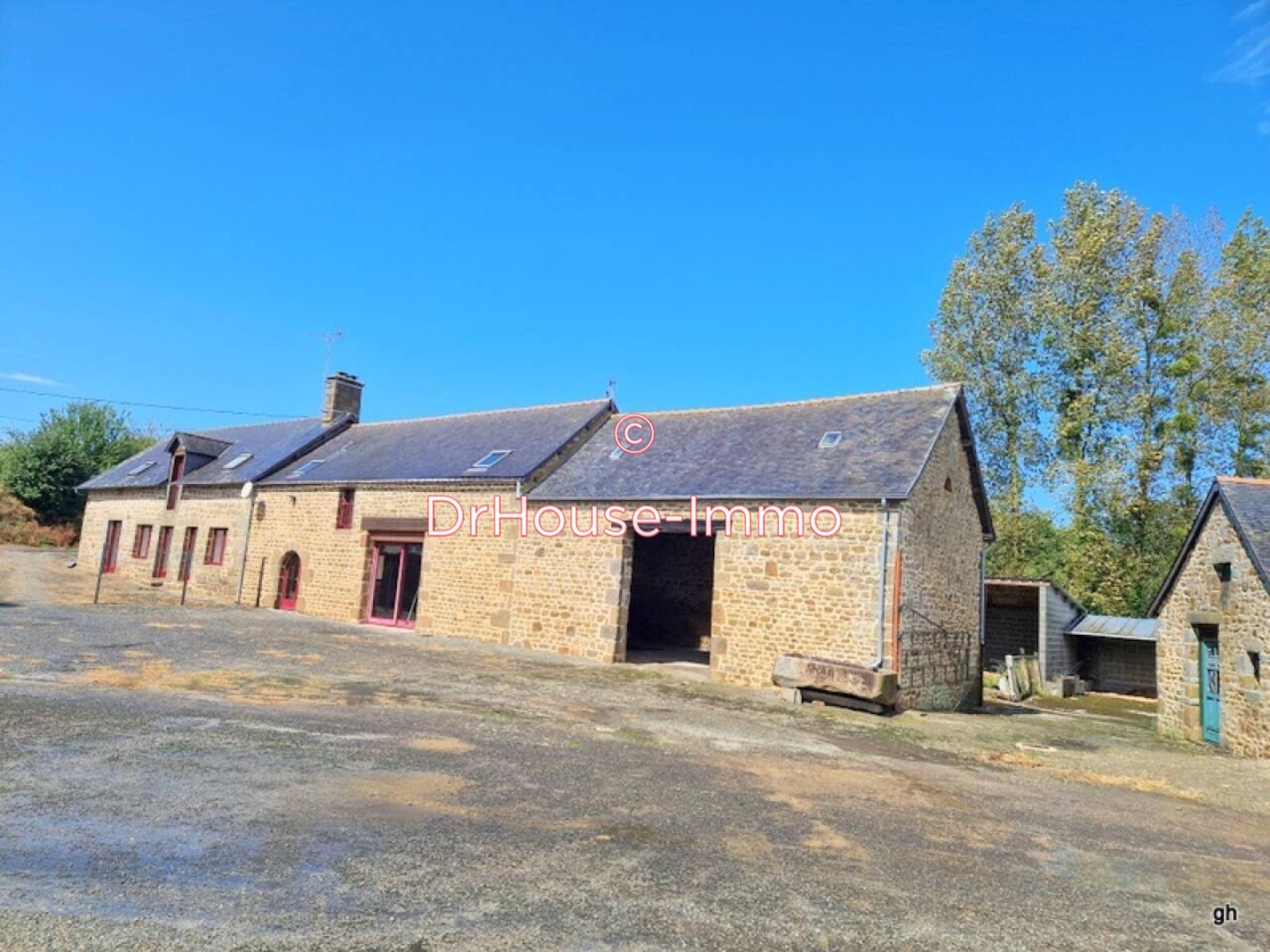 Maison 8 pièces de 272 m² - Louvigné-du-Désert (35420)