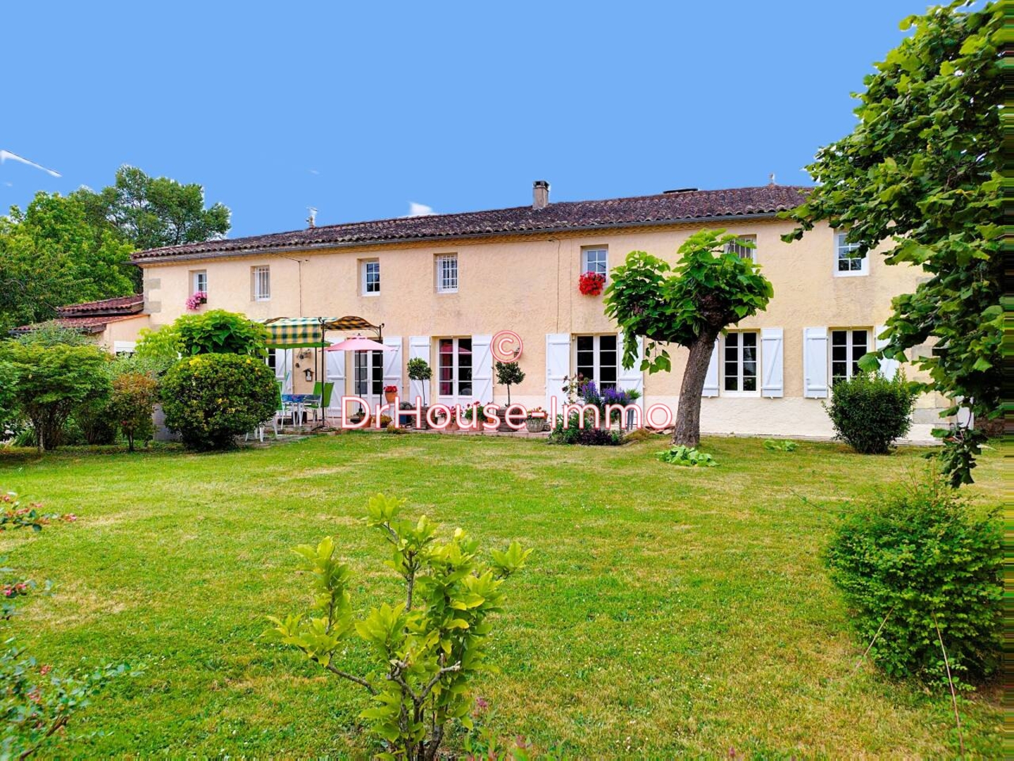 Maison 7 pièces de 185 m² - Saint-Paul (33390)