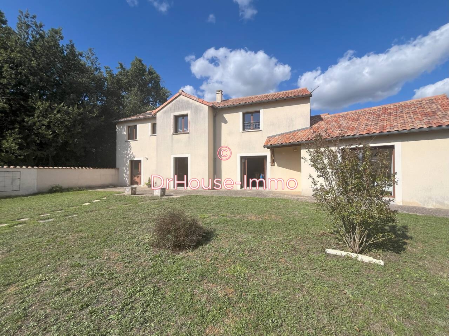 Maison 7 pièces de 205 m² - Beaumont Saint Cyr (86490)