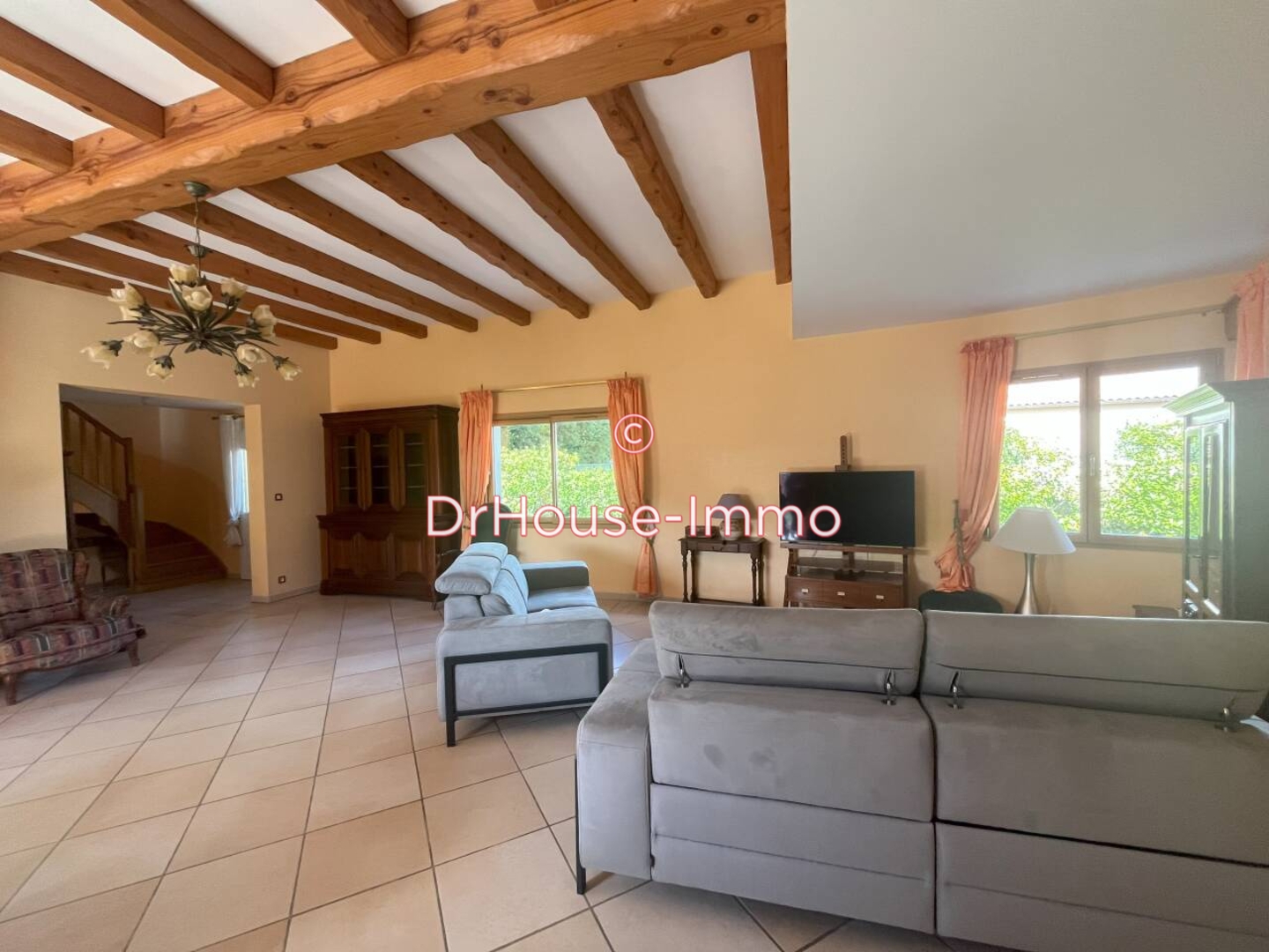 Maison 7 pièces de 205 m² - Beaumont Saint Cyr (86490)