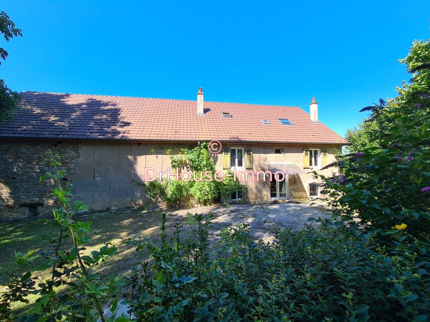 Maison 9 pièces de 240 m² - Huanne-Montmartin (25680)