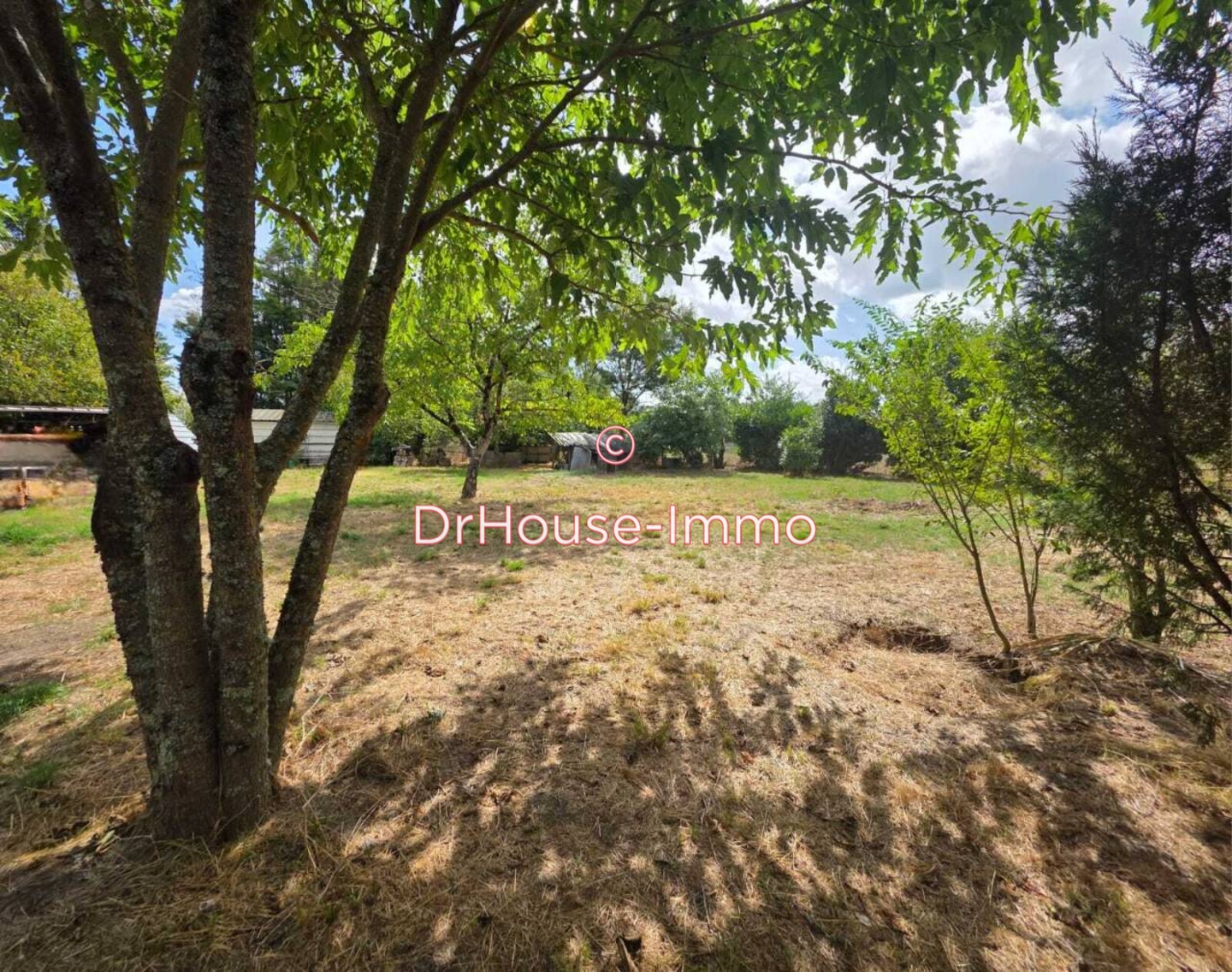 Terrain de 1 524 m² - Peujard (33240)