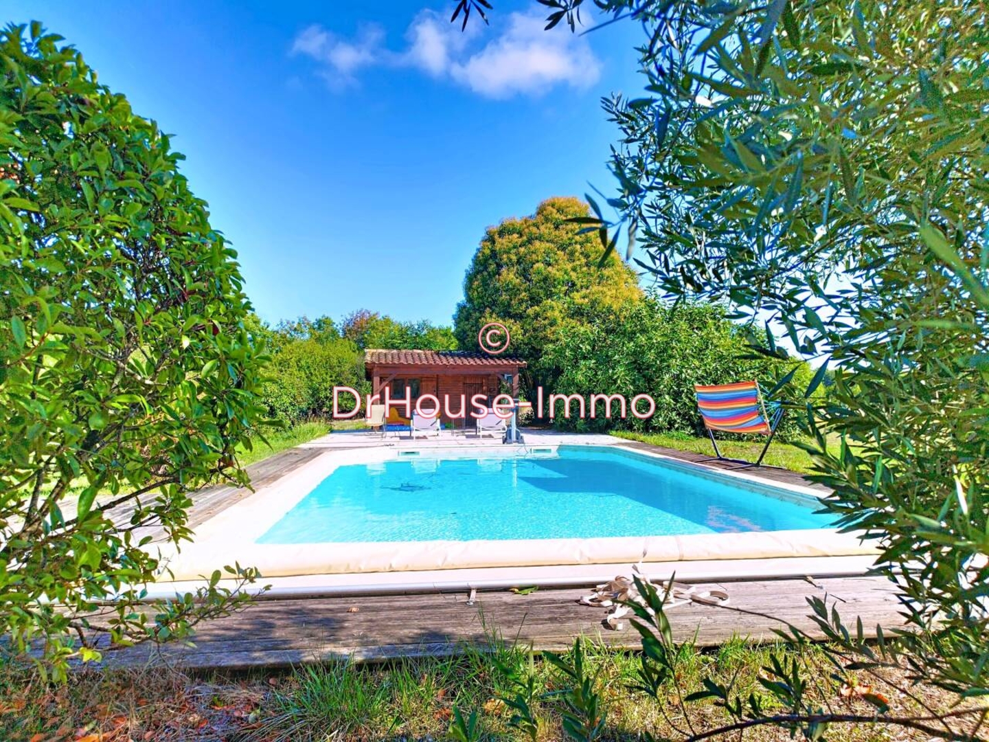 Maison 7 pièces de 285 m² - Cars (33390)