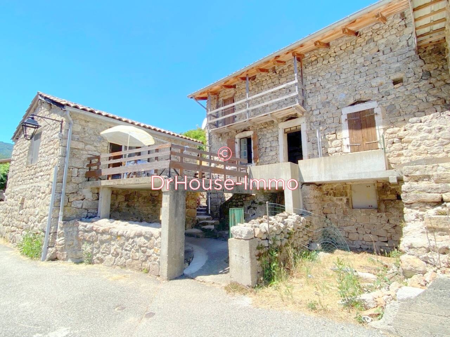 Maison 6 pièces de 179 m² - Le Roux (07560)