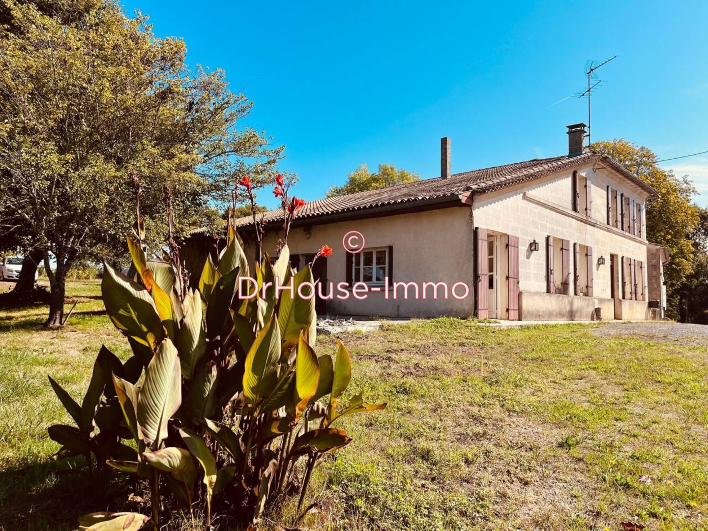 Maison 11 pièces de 245 m² - Coutras (33230)