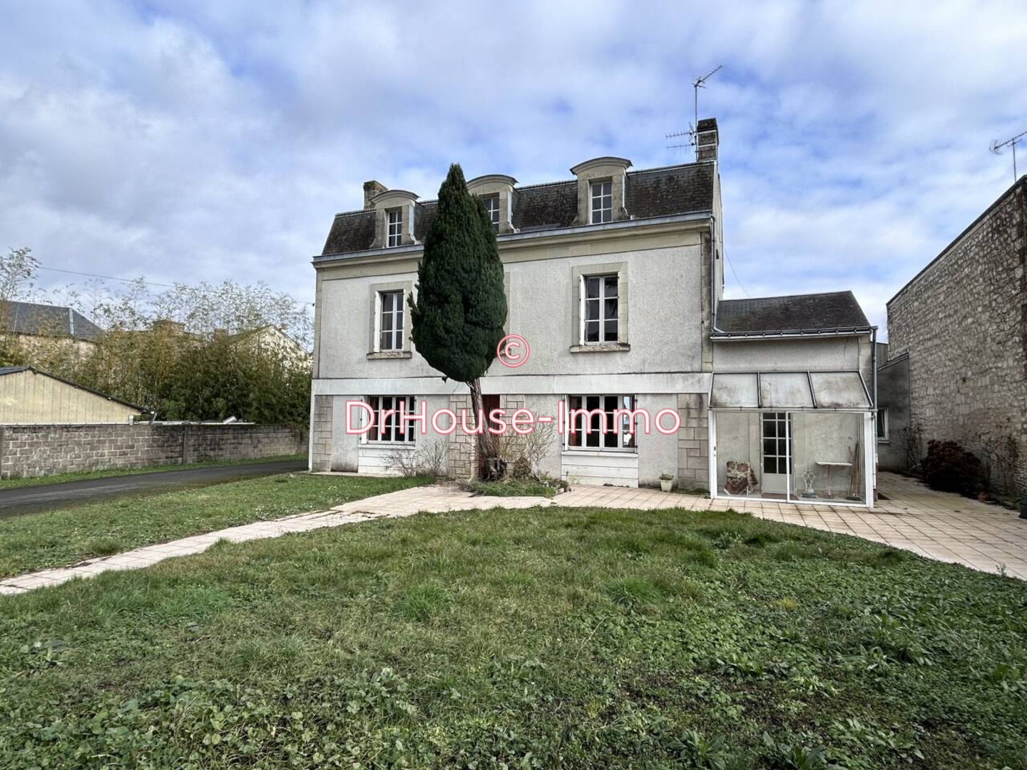 Maison 5 pièces de 127 m² - Loudun (86200)