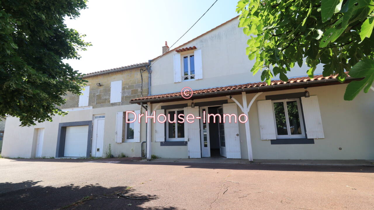 Maison 8 pièces de 201 m² - Saint-Gervais (33240)