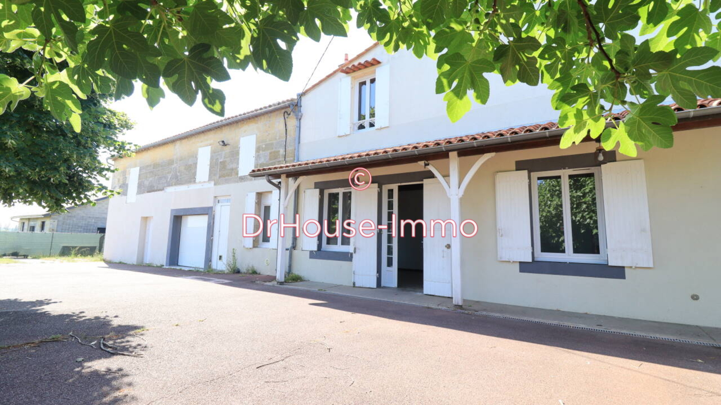 Maison 8 pièces de 201 m² - Saint-Gervais (33240)