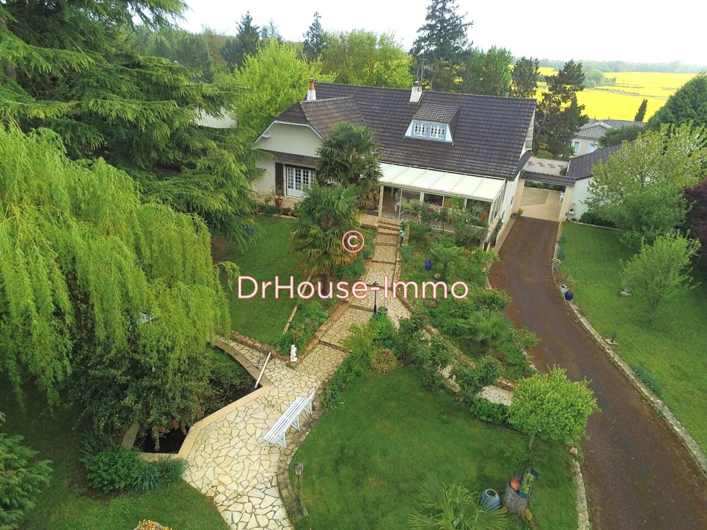 Maison 9 pièces de 327 m² - Vouneuil-sous-Biard (86580)