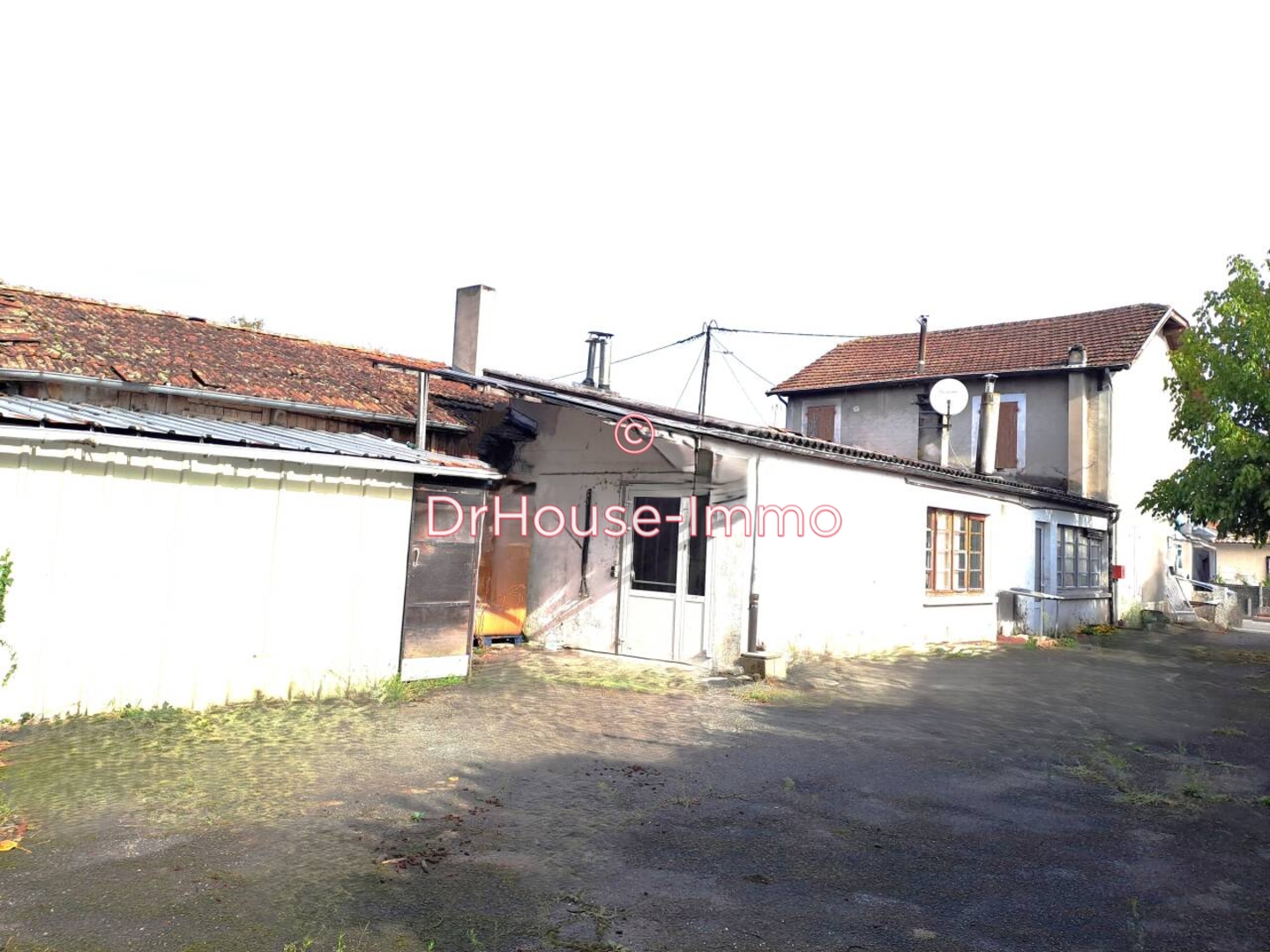 Immeuble 10 pièces de 249 m² - Saint-Symphorien (33113)