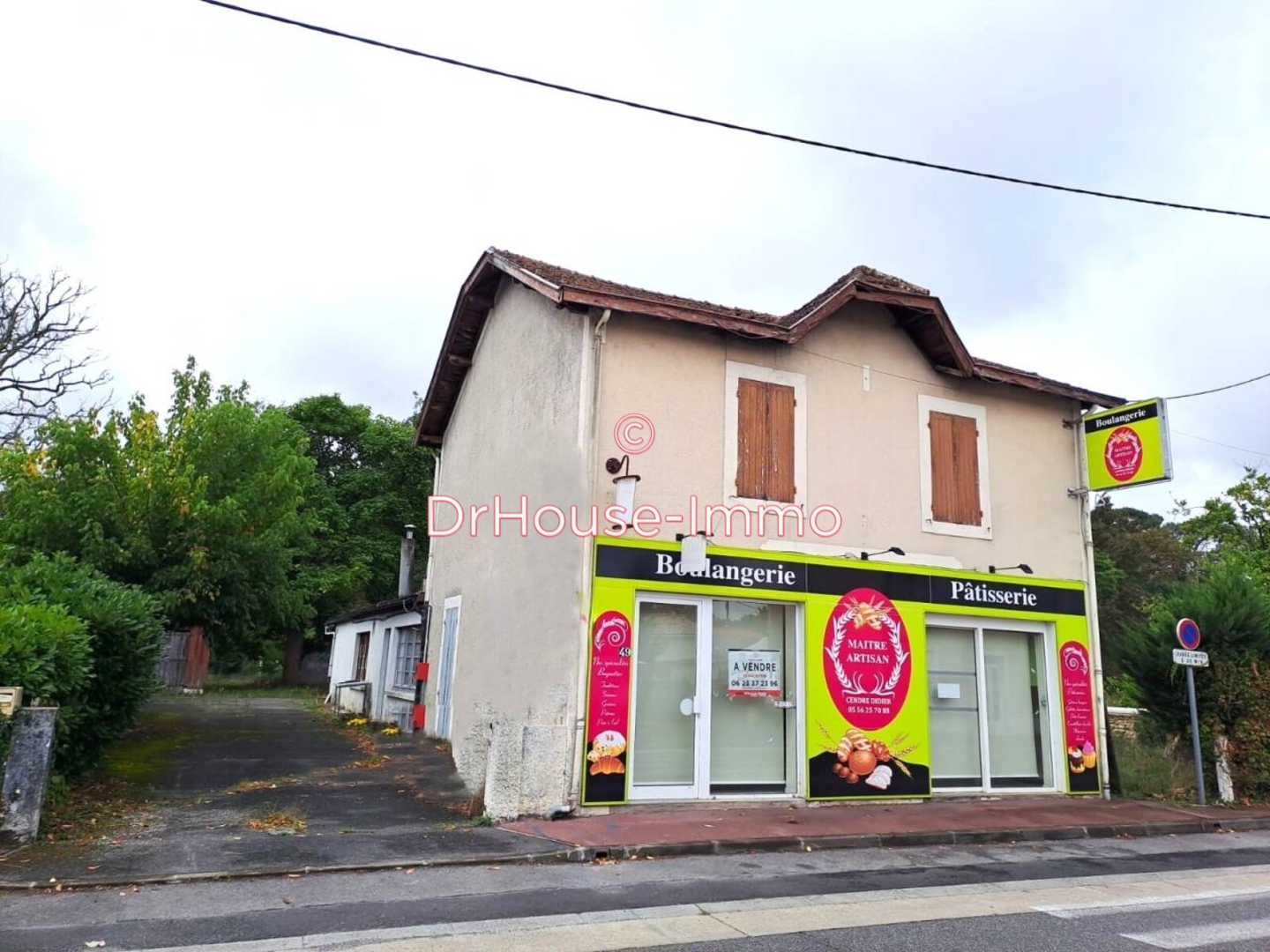 Immeuble 10 pièces de 249 m² - Saint-Symphorien (33113)