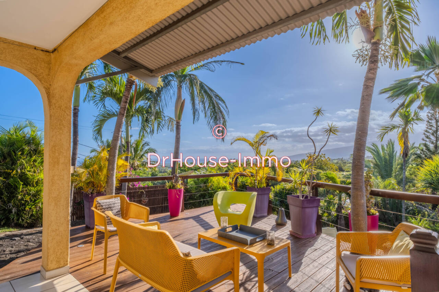 Maison 7 pièces de 300 m² - Saint-Pierre (97410)