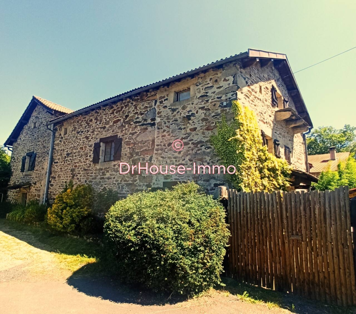 Maison 7 pièces de 200 m² - Saint-Hostien (43260)
