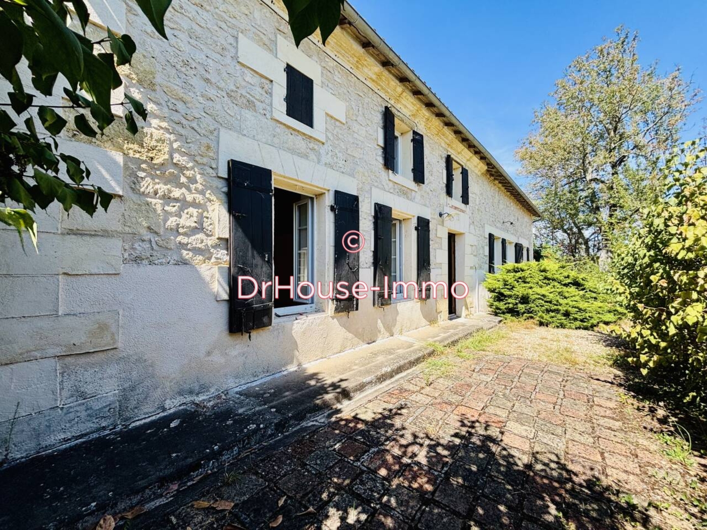 Maison 7 pièces de 212 m² - Montpeyroux (24610)